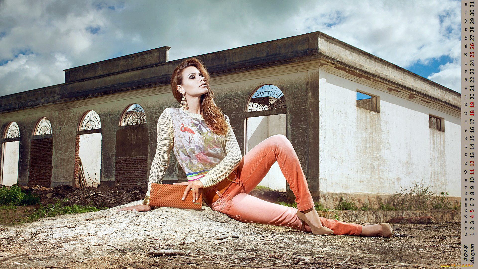 календари, девушки, здание