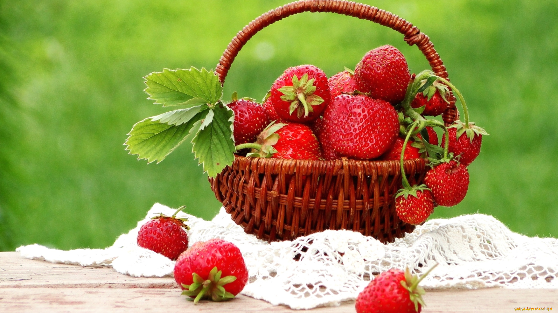 еда, клубника, земляника, ягоды, лукошко