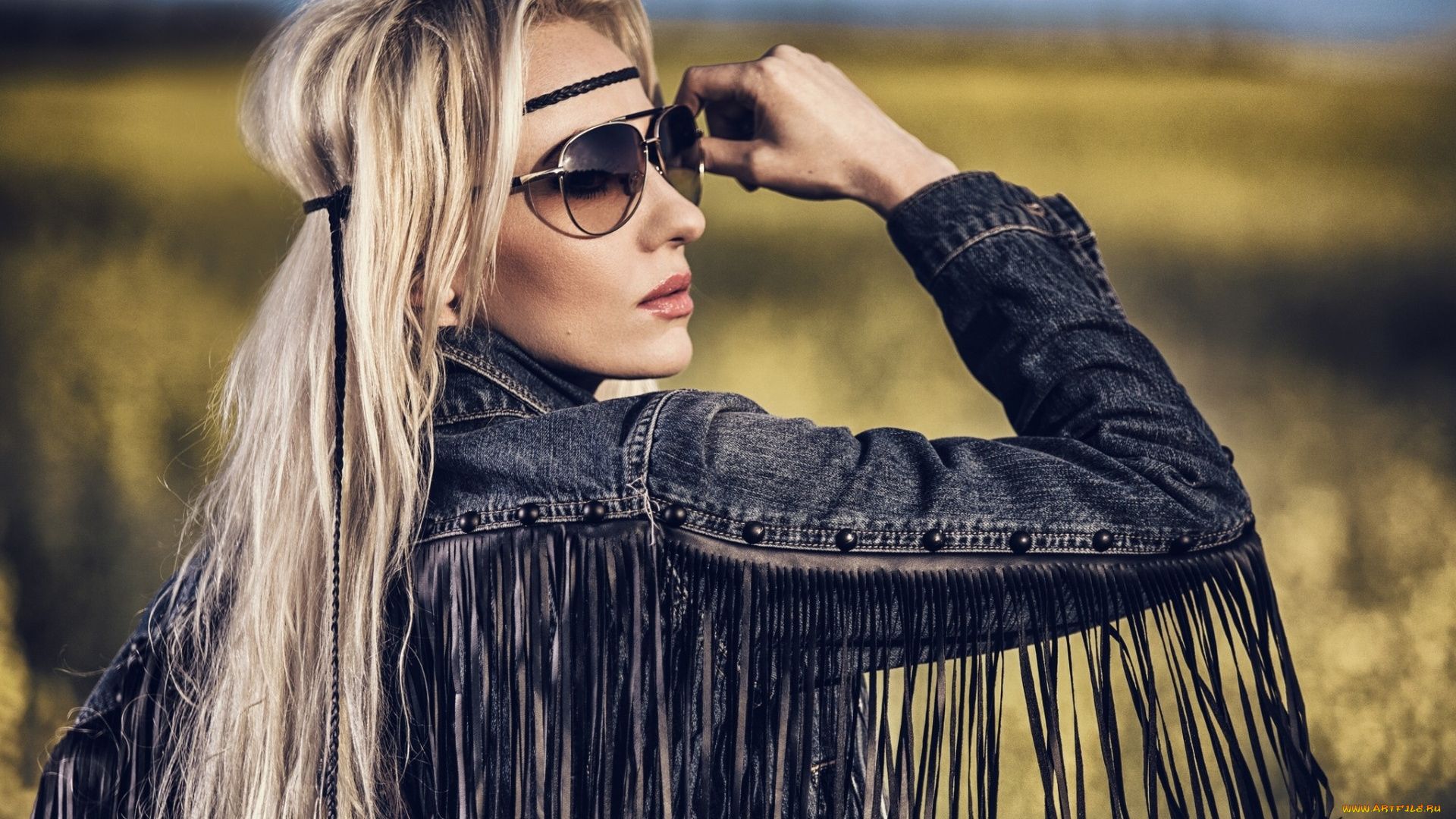 девушки, -unsort, , блондинки, джинсовка, поза, хиппи, очки, волосы, модель