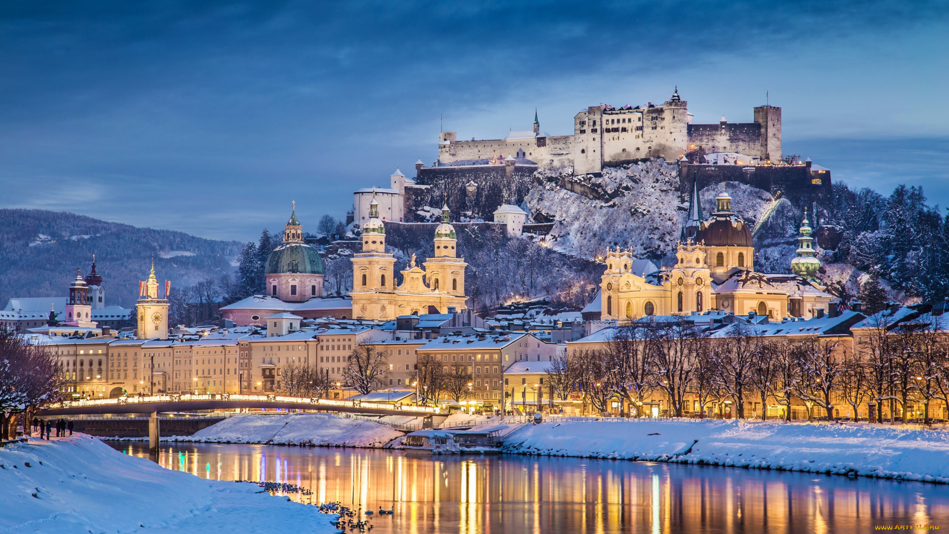 города, -, дворцы, , замки, , крепости, австрия, salzburg, зима, снег, река, мост, набережная, пейзаж, дома, дворцы, гора, крепость, замок, hohensalzburg, вечер