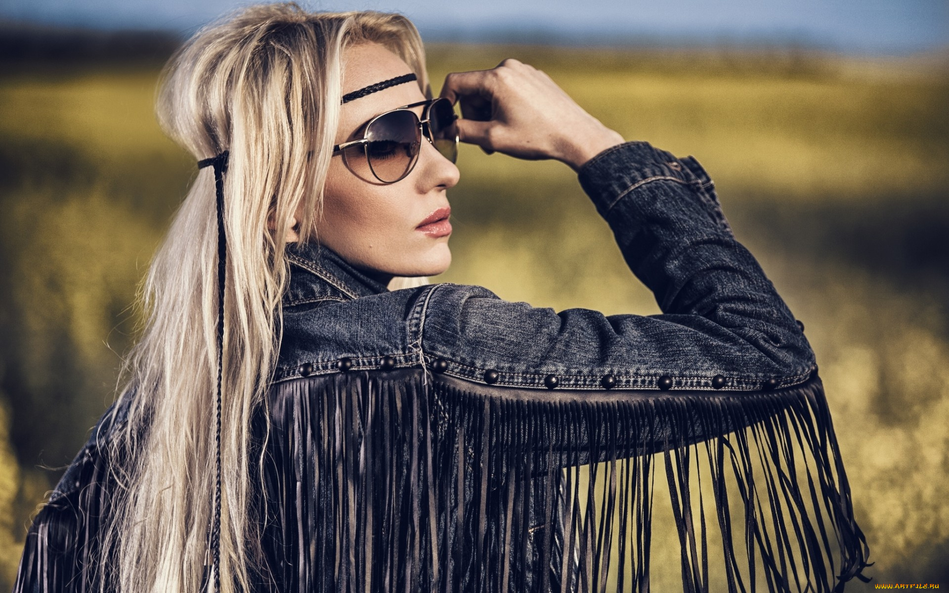 девушки, -unsort, , блондинки, джинсовка, поза, хиппи, очки, волосы, модель