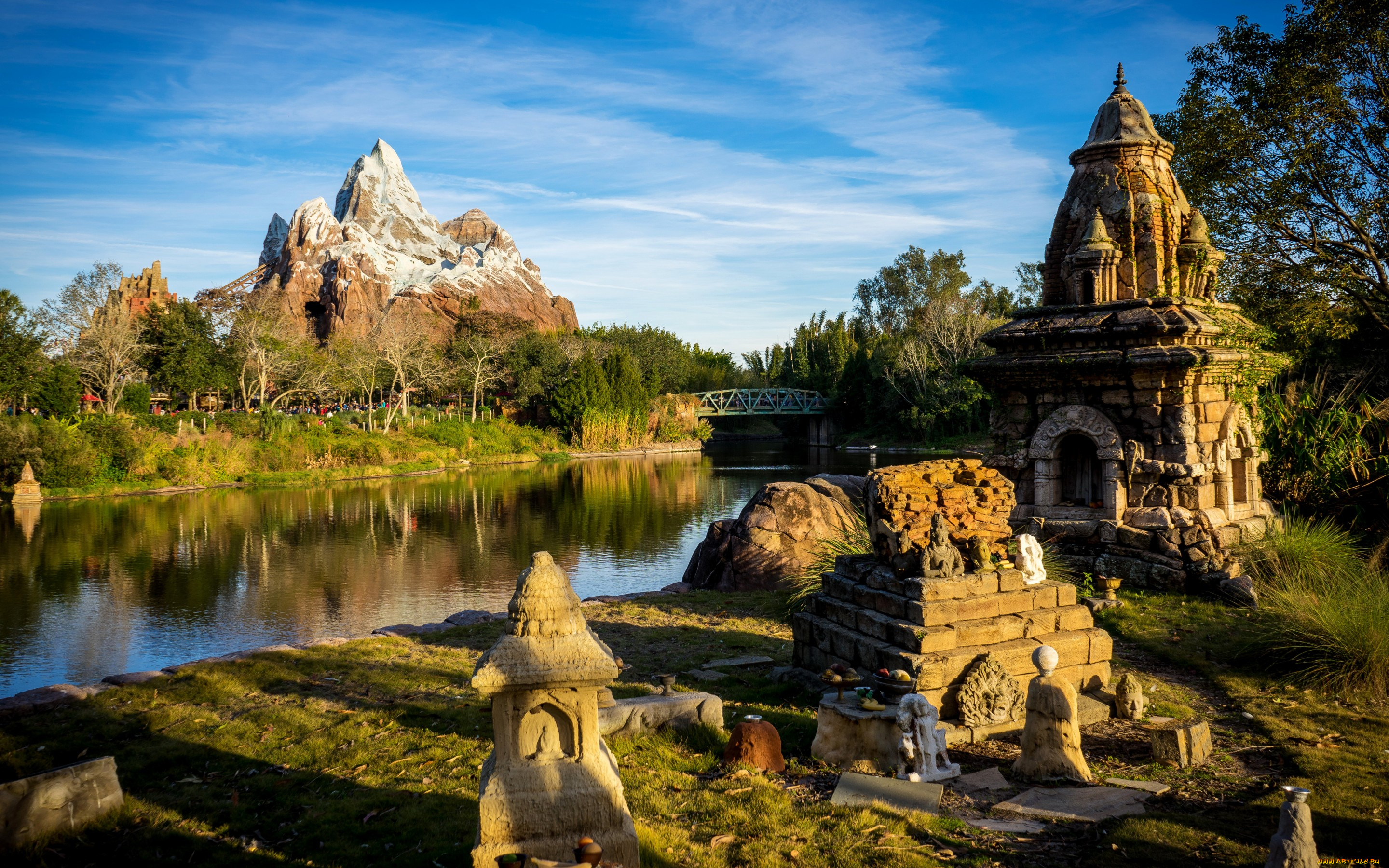 города, -, памятники, , скульптуры, , арт-объекты, сша, диснейленд, калифорния, анахайм, парк, пруд, мост, гора, скульптуры, декорации