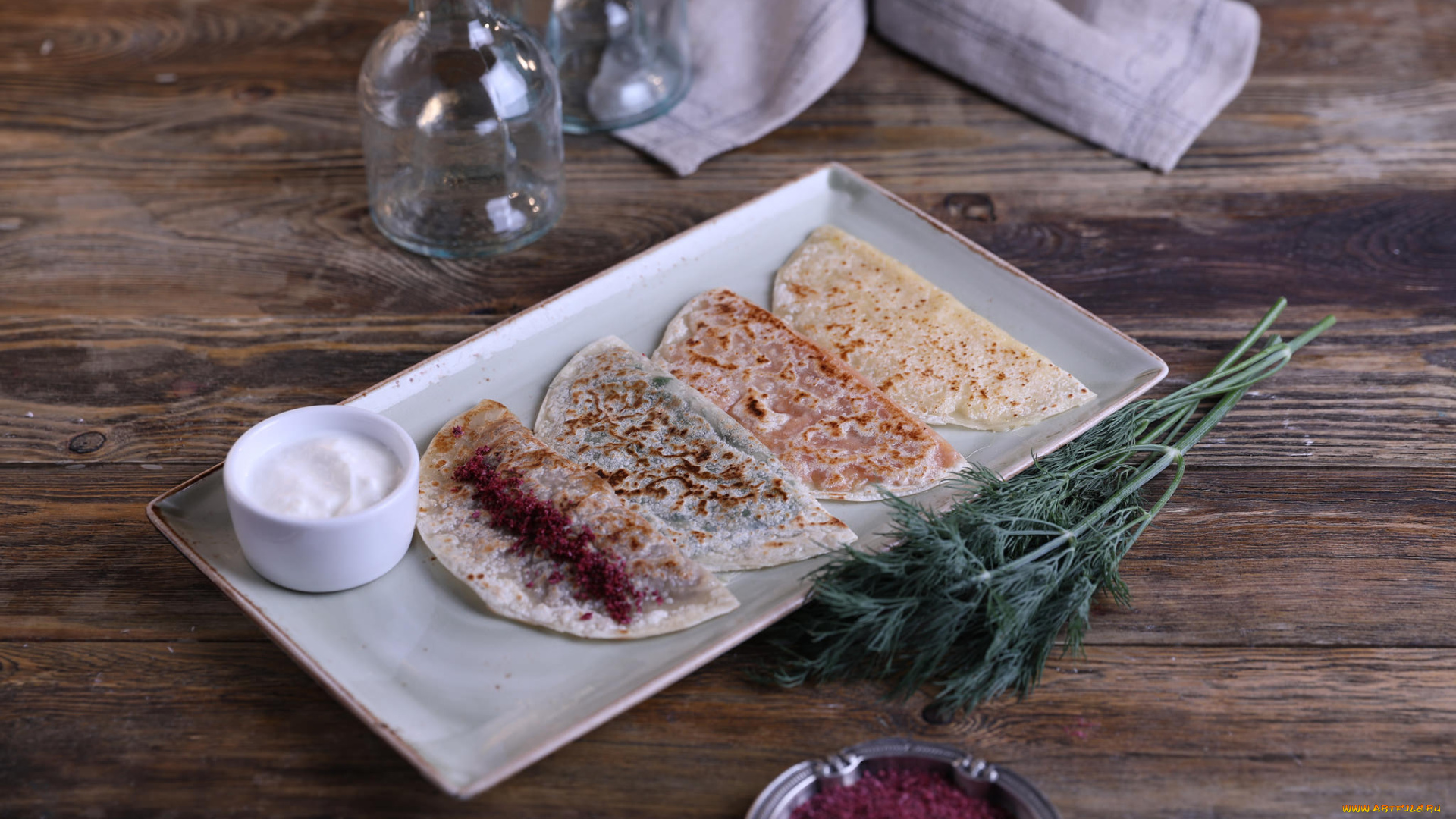 еда, блины, , оладьи, зелень, начинка, соус