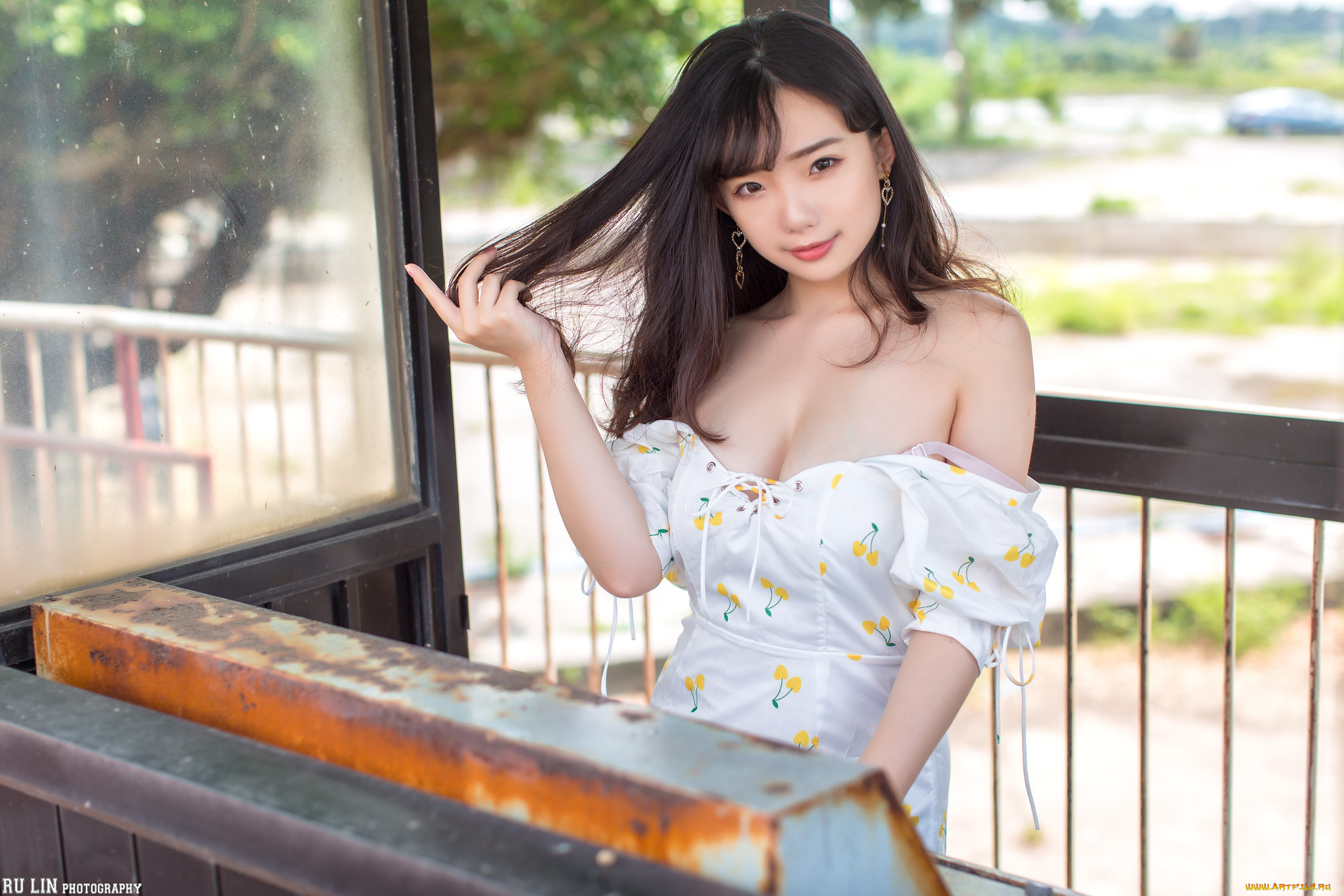 девушки, -unsort, , азиатки, голые, плечи, улыбка, смотрит, на, зрителя, белое, платье, глубина, поля, женщины, открытом, воздухе, длинные, волосы, брюнетка, ning, shioulin, модель