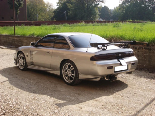 Картинка автомобили nissan datsun