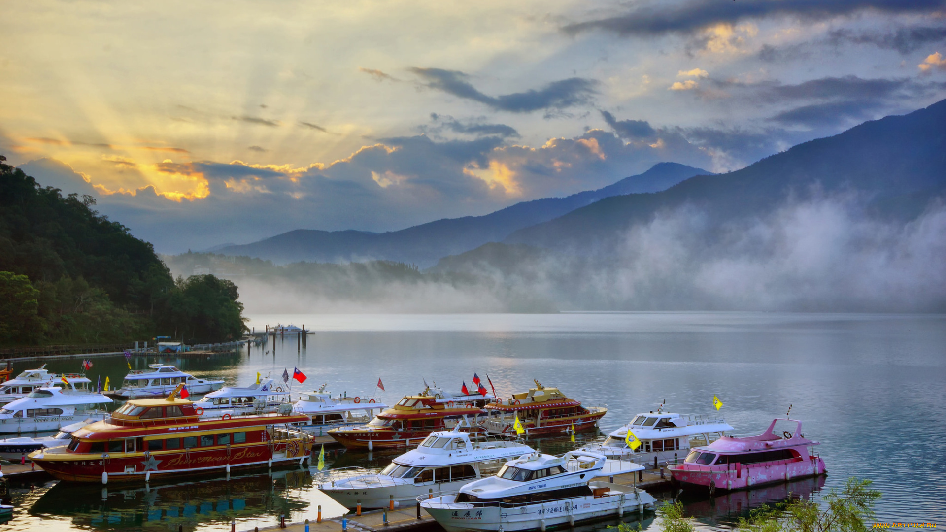 корабли, порты, , , причалы, катер, горы, лучи, небо, облака, причал, озеро