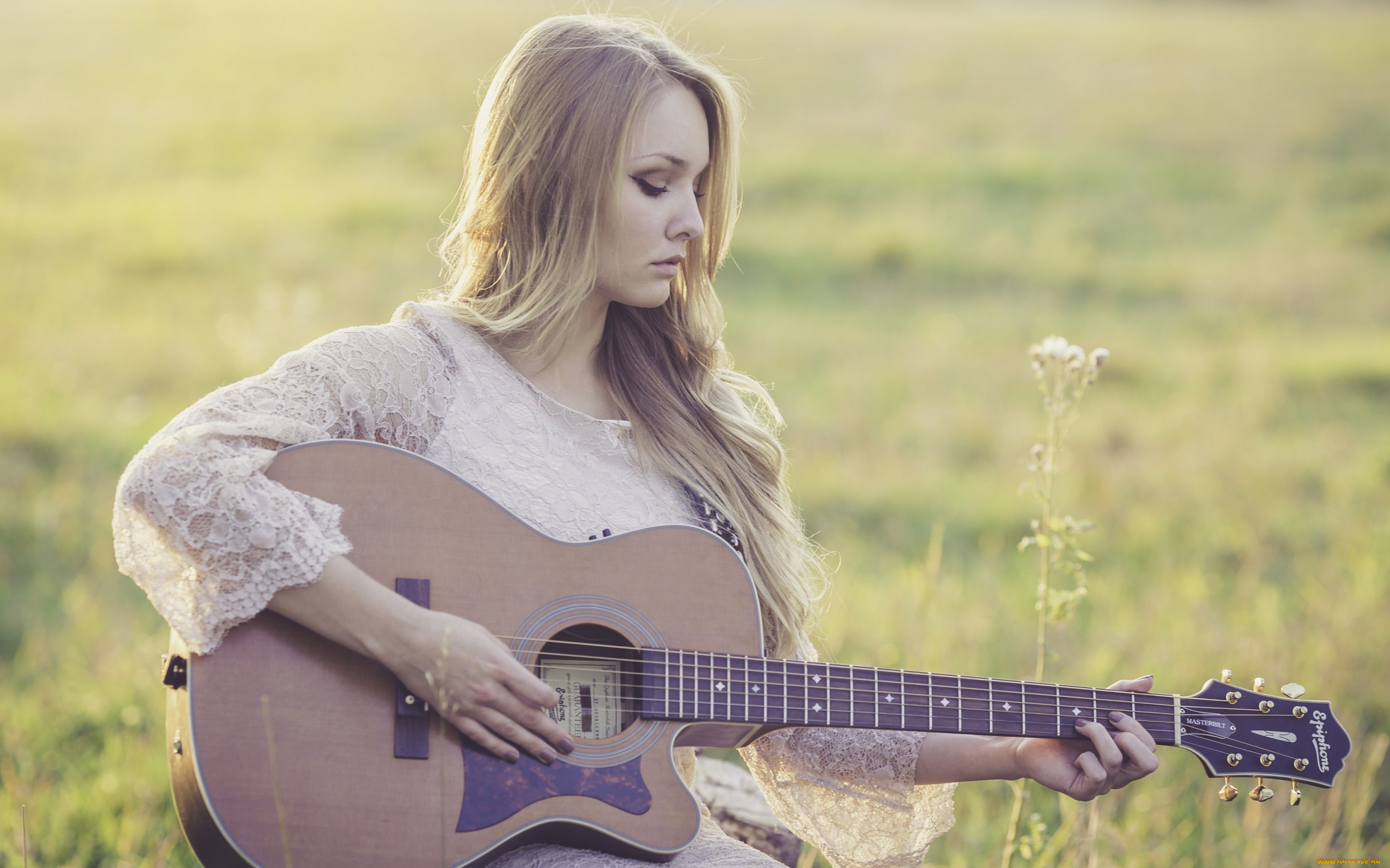 музыка, -, другое, поле, девушка, блузка, блондинка, гитара