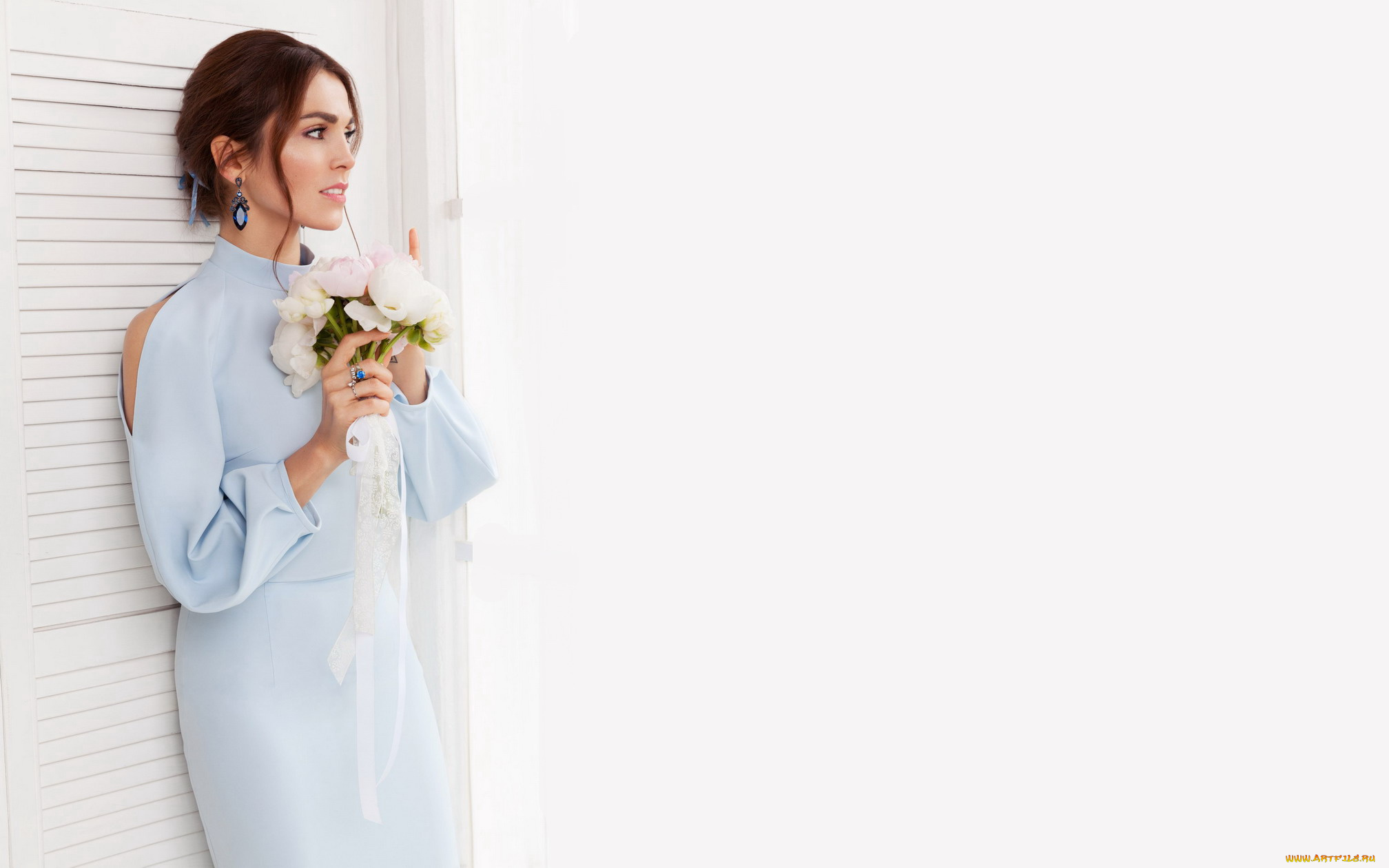 музыка, сати, казанова, певица, шатенка, платье, букет, цветы