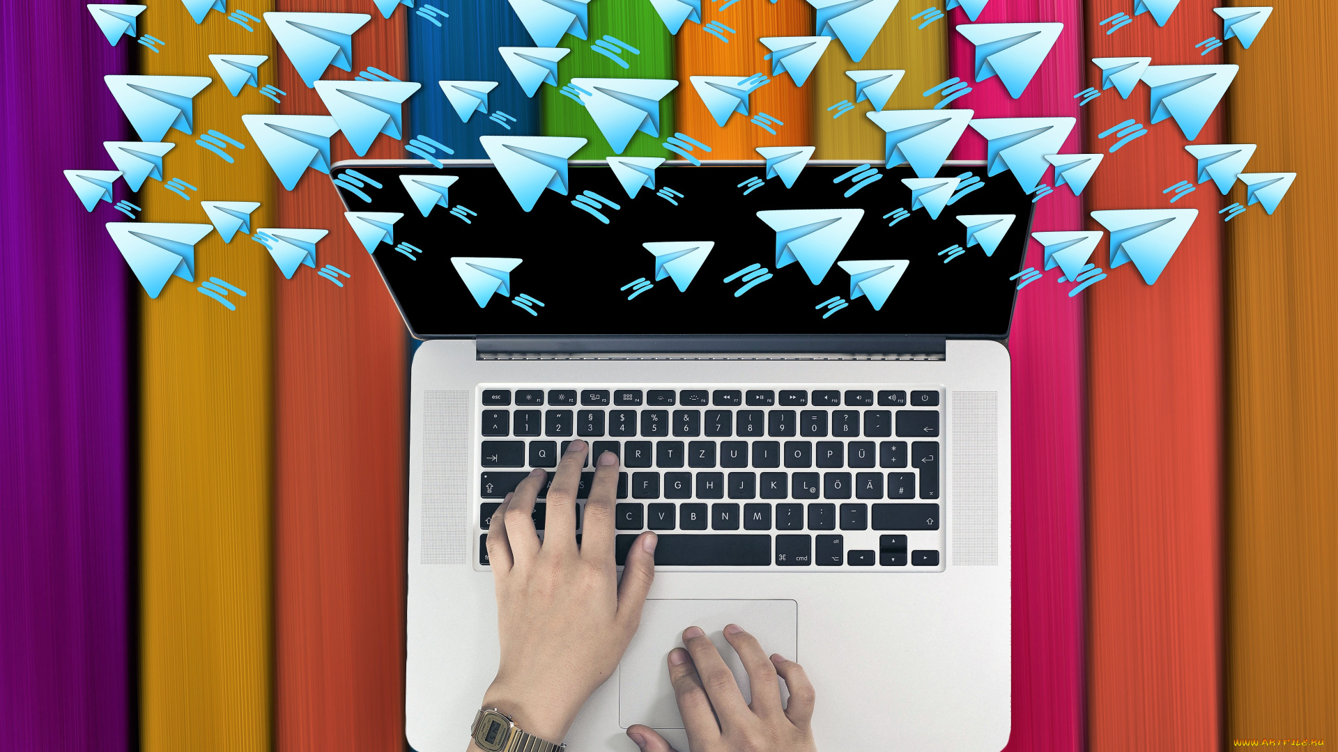 компьютеры, -unknown, , разное, ноутбук, руки, самолетики, сообщения