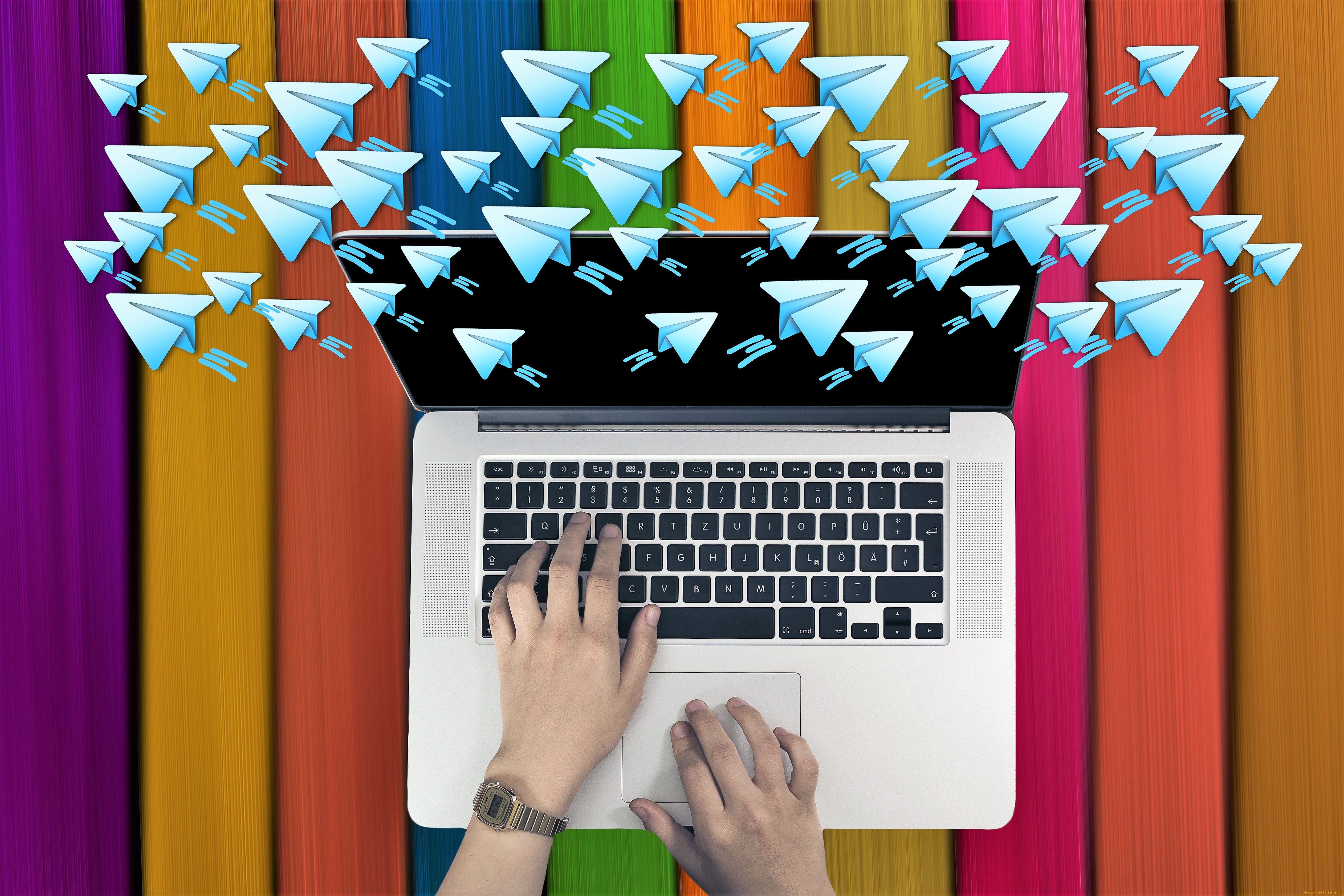 компьютеры, -unknown, , разное, ноутбук, руки, самолетики, сообщения