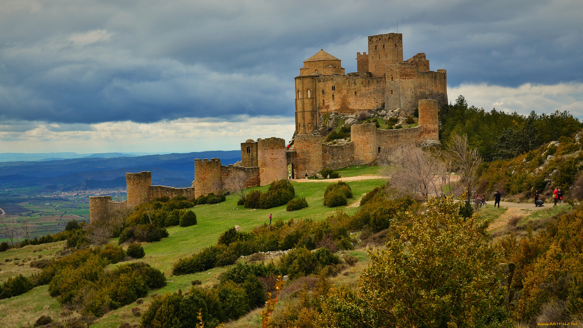 loarre`s, castle, in, spain, города, замки, испании, замок, холм, равнина