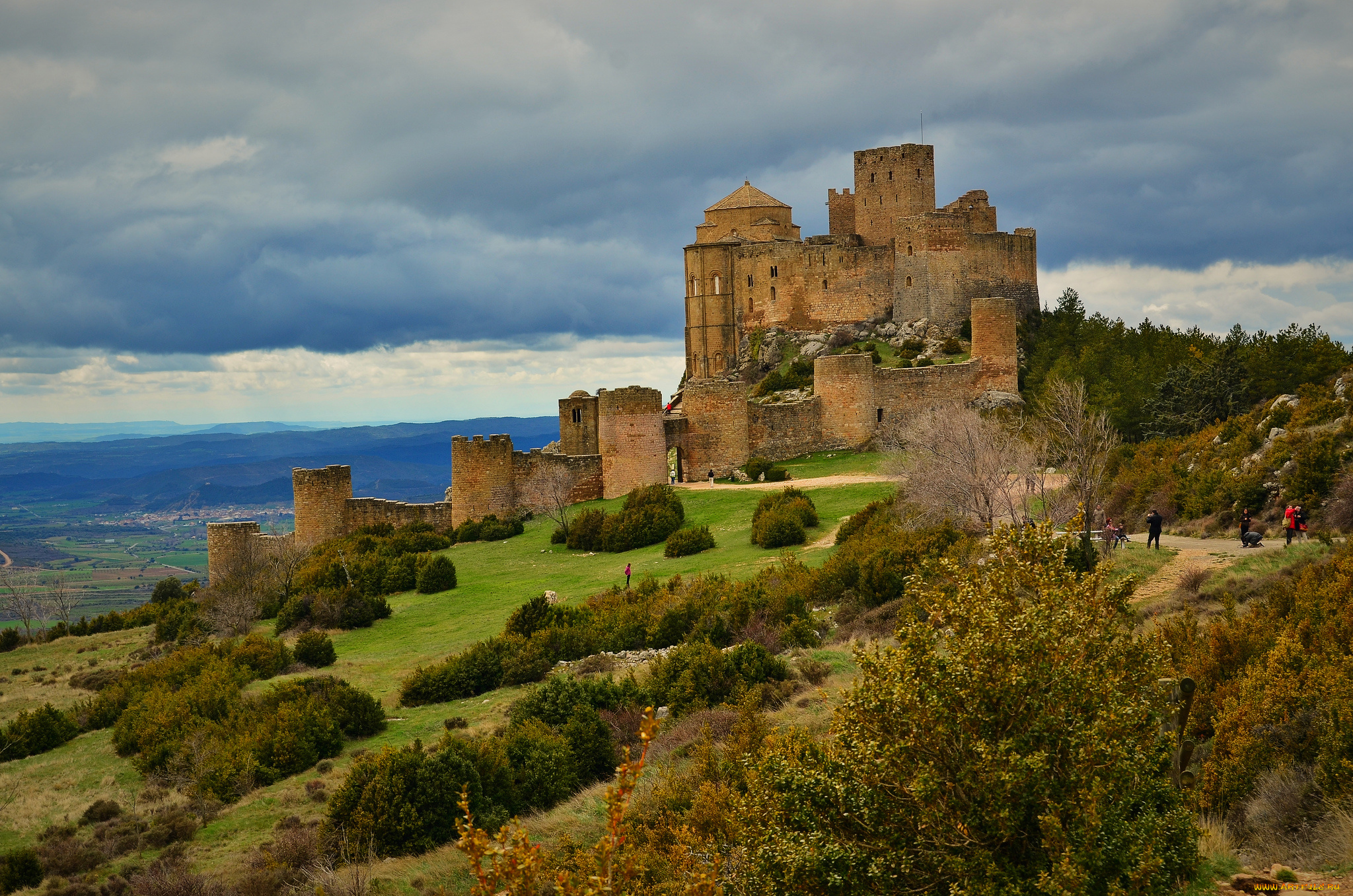loarre`s, castle, in, spain, города, замки, испании, замок, холм, равнина