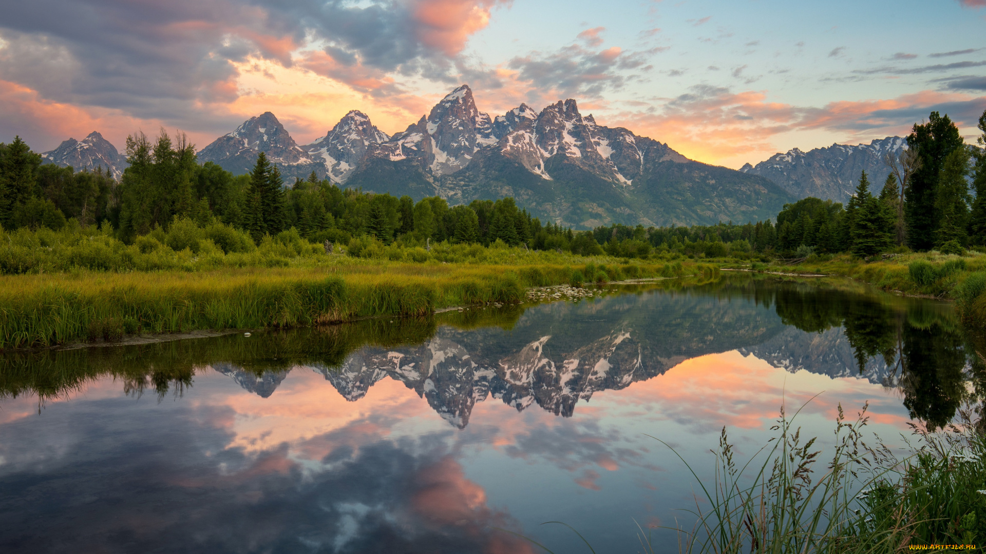природа, реки, озера, небо, лето, лес, горный, хребет, гранд-титон, голубое, национальный, парк, снежные, водоем, америка, сша, вайоминг, ели, вечер, красота, вершины, берег, отражение, горы, пейзаж, деревья, облака, трава