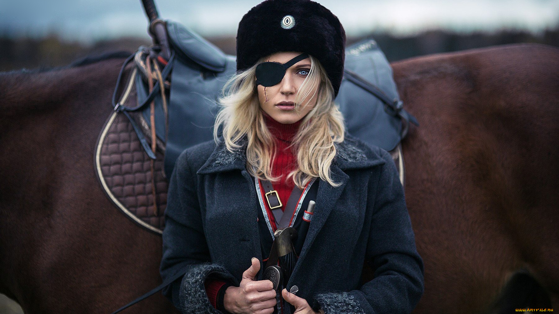 darya, lefler, девушки, дарья, лефлер, darya, lefler, бурка, папаха, казачка, шрам, лошадь, конь, степь, шашка, есаул, рубить, сабля, холодное, оружие, атаманша, дарья, лефлер, cosplay, блондинка, девушка, модель, наряд, поза, макияж, причёска, взгляд