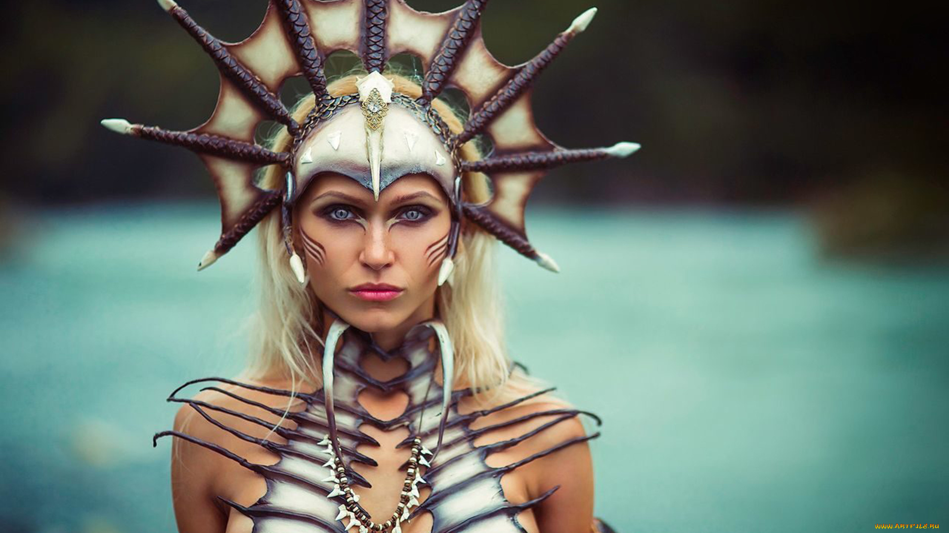 darya, lefler, девушки, дарья, лефлер, darya, lefler, амазонка, раскраска, кости, перья, туземка, красотка, дарья, лефлер, cosplay, блондинка, девушка, модель, наряд, поза, макияж, причёска, взгляд