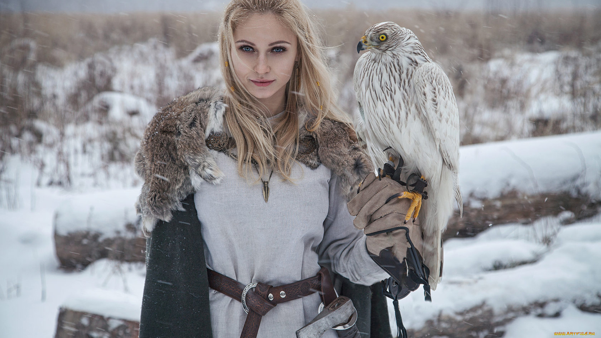 darya, lefler, девушки, дарья, лефлер, darya, lefler, охотник, средневековье, птица, хищник, ястреб, охота, дарья, лефлер, cosplay, блондинка, девушка, модель, наряд, поза, макияж, причёска, взгляд