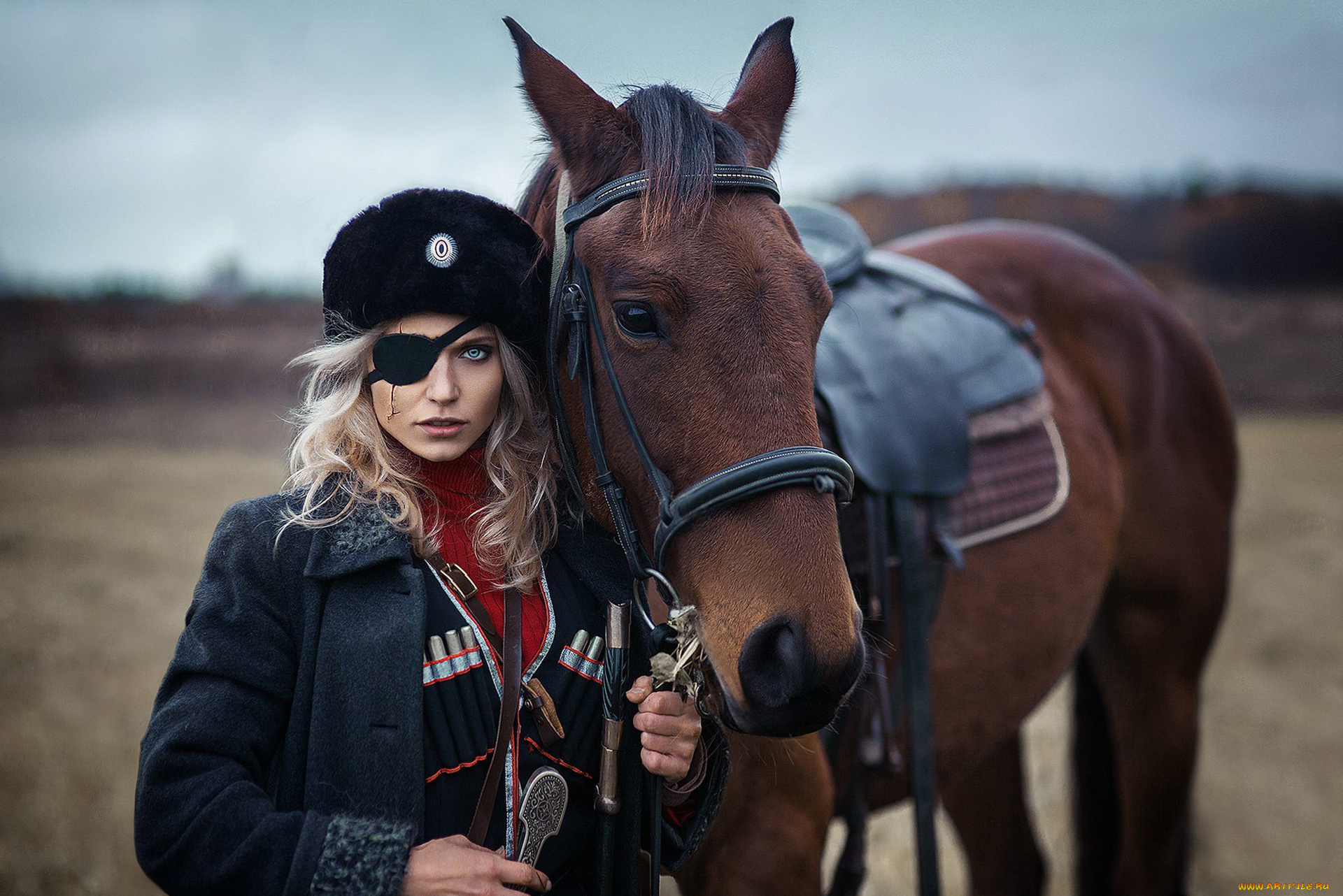 darya, lefler, девушки, дарья, лефлер, darya, lefler, бурка, папаха, казачка, шрам, лошадь, конь, степь, шашка, есаул, рубить, сабля, холодное, оружие, атаманша, дарья, лефлер, cosplay, блондинка, девушка, модель, наряд, поза, макияж, причёска, взгляд