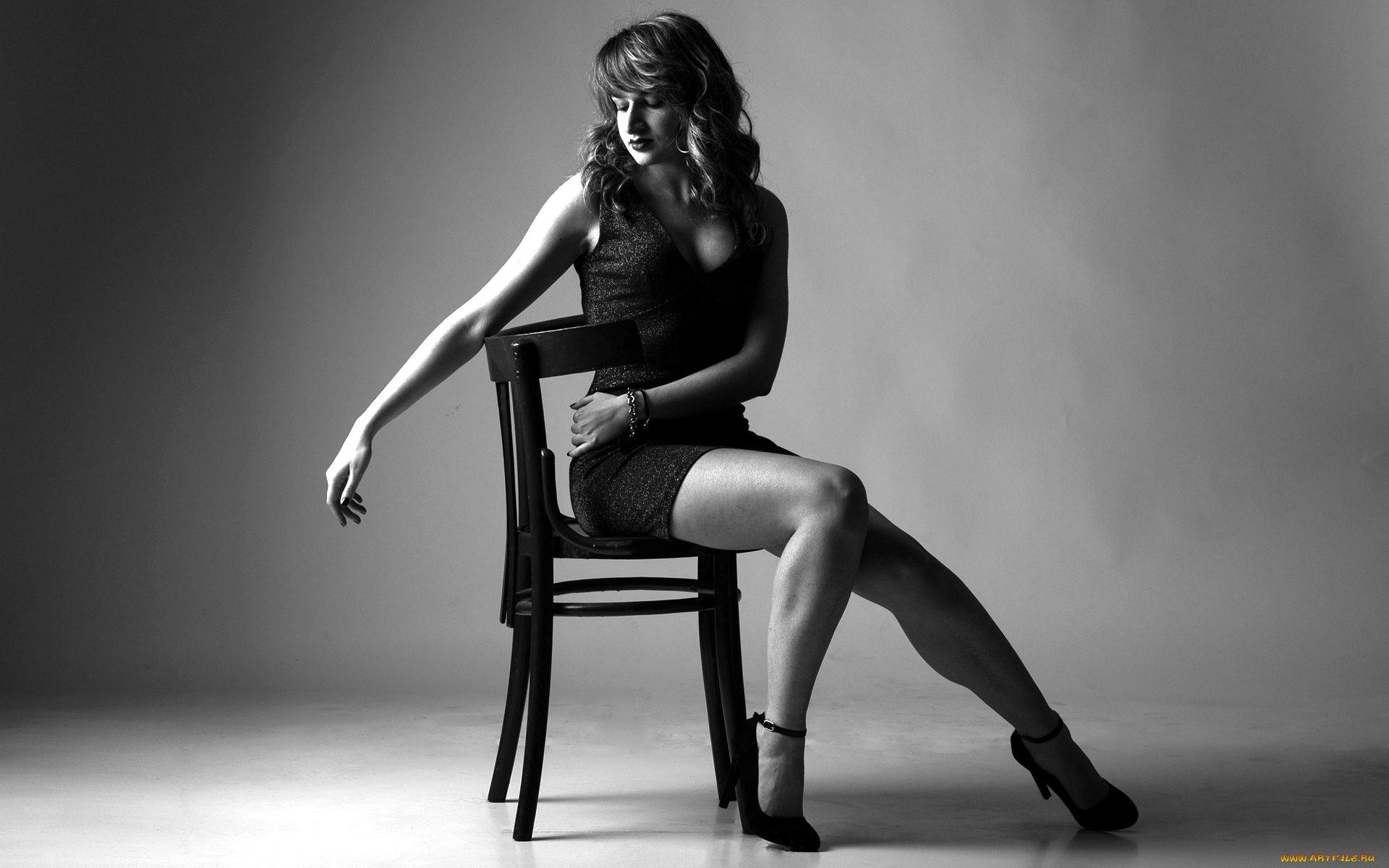 девушки, -, черно-белые, платье, каблуки, стул