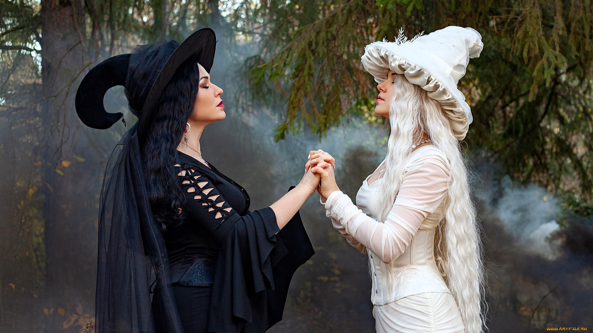 девушки, юлия, огородникова, образы, косплей, наряды, костюмы, подруги, ведьмы, платья, шляпы, лес, дым