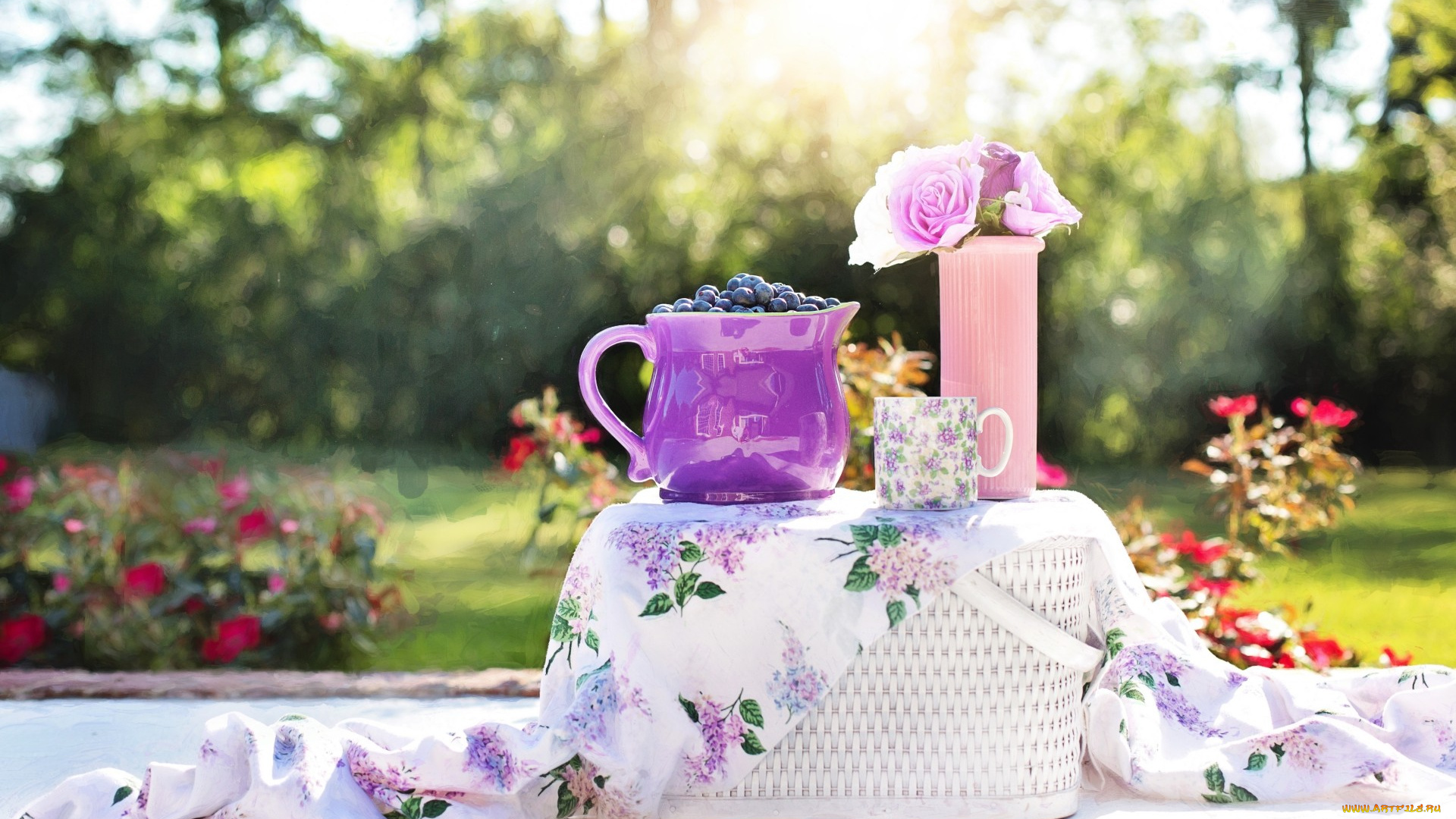 еда, фрукты, , ягоды, кувшин, корзина, стол, цветы, ваза, чашка, черника, ягоды