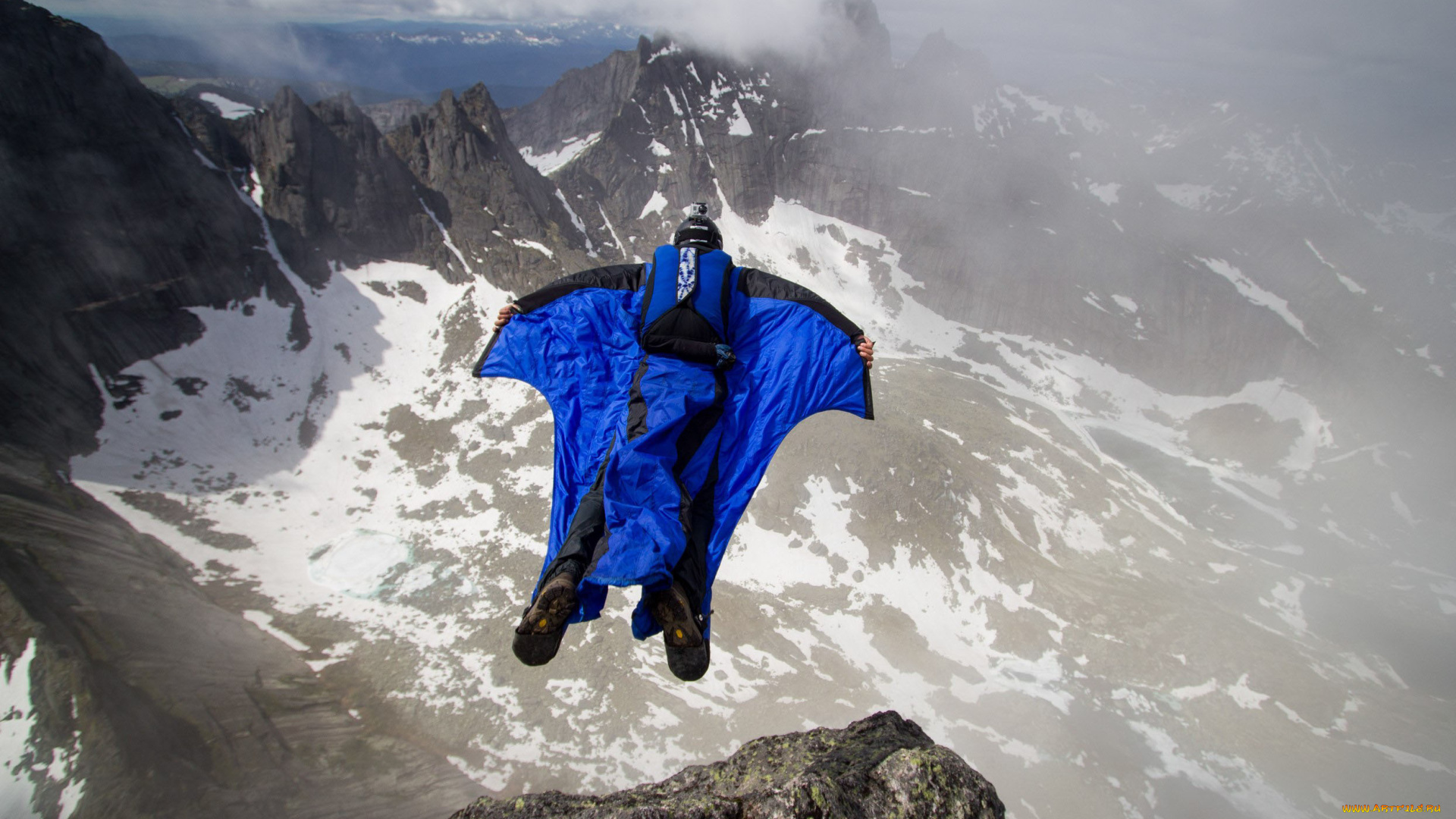 спорт, экстрим, парашют, контейнер, облака, скалы, горы, бейсер, бейсджампинг, пилот, вингсьют