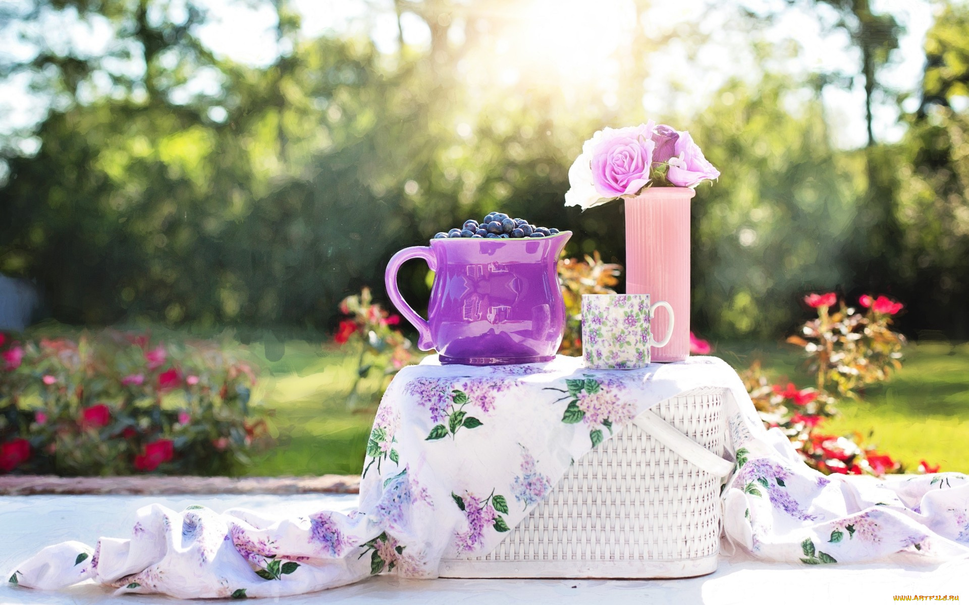 еда, фрукты, , ягоды, кувшин, корзина, стол, цветы, ваза, чашка, черника, ягоды