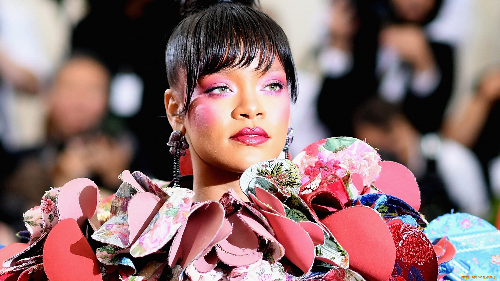 музыка, rihanna, серьги, рюши, наряд, певица, рианна