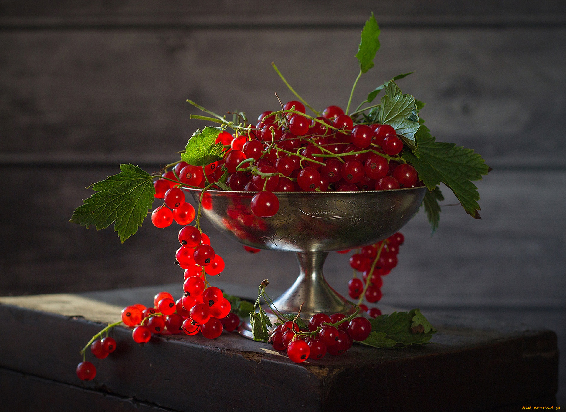 еда, смородина, листья, свет, ягоды, доски, натюрморт, красная, вазочка