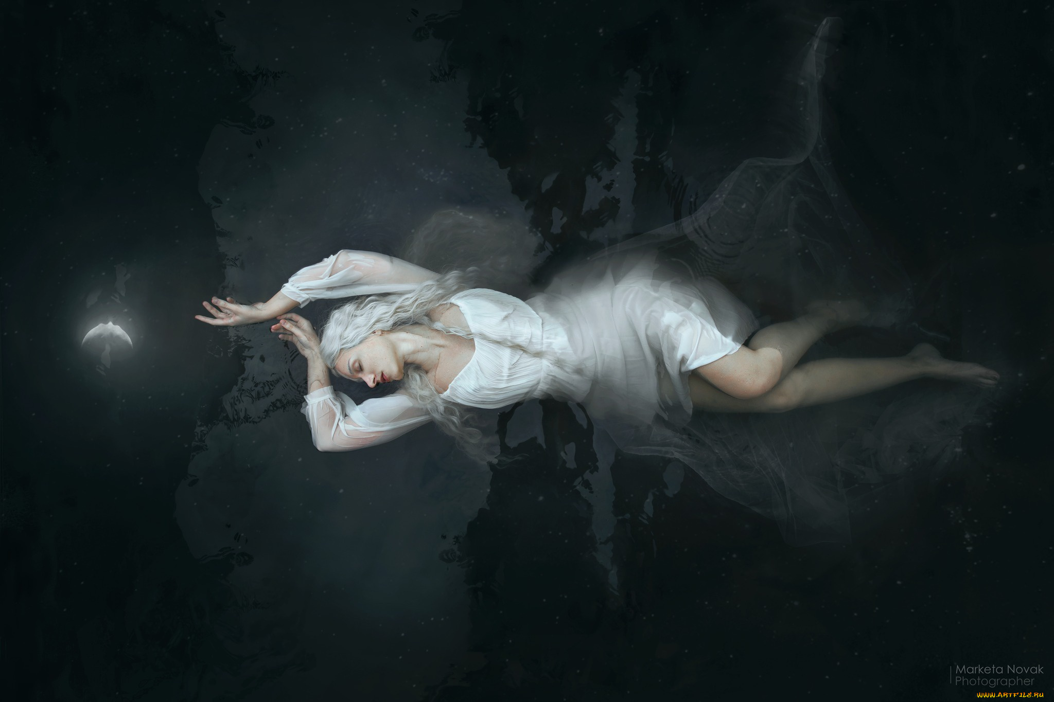 linda, pudilova, девушки, вода, девушка, поза, настроение, ситуация, руки, платье, блондинка, длинные, волосы, закрытые, глаза, marketa, novak, linda, pudilova