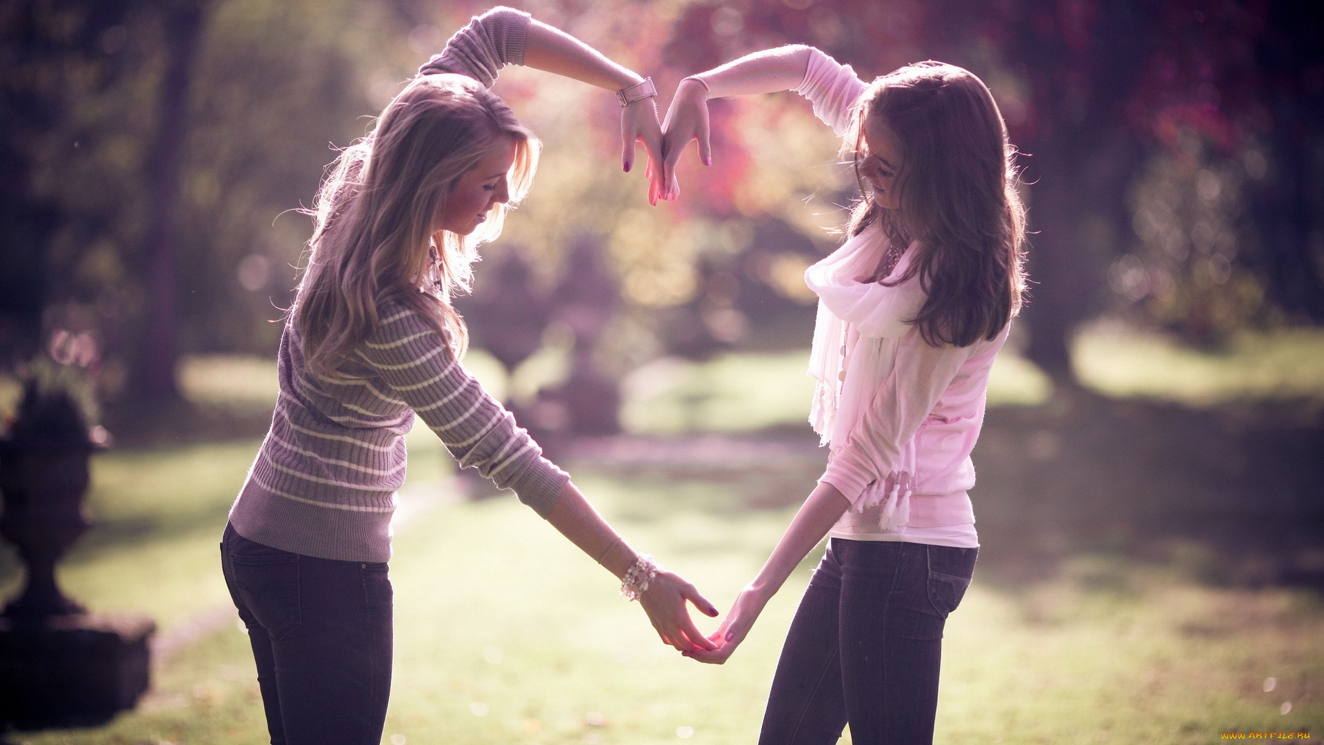 девушки, -unsort, , группа, девушек, сердце, парк, руки, радость, эмоции