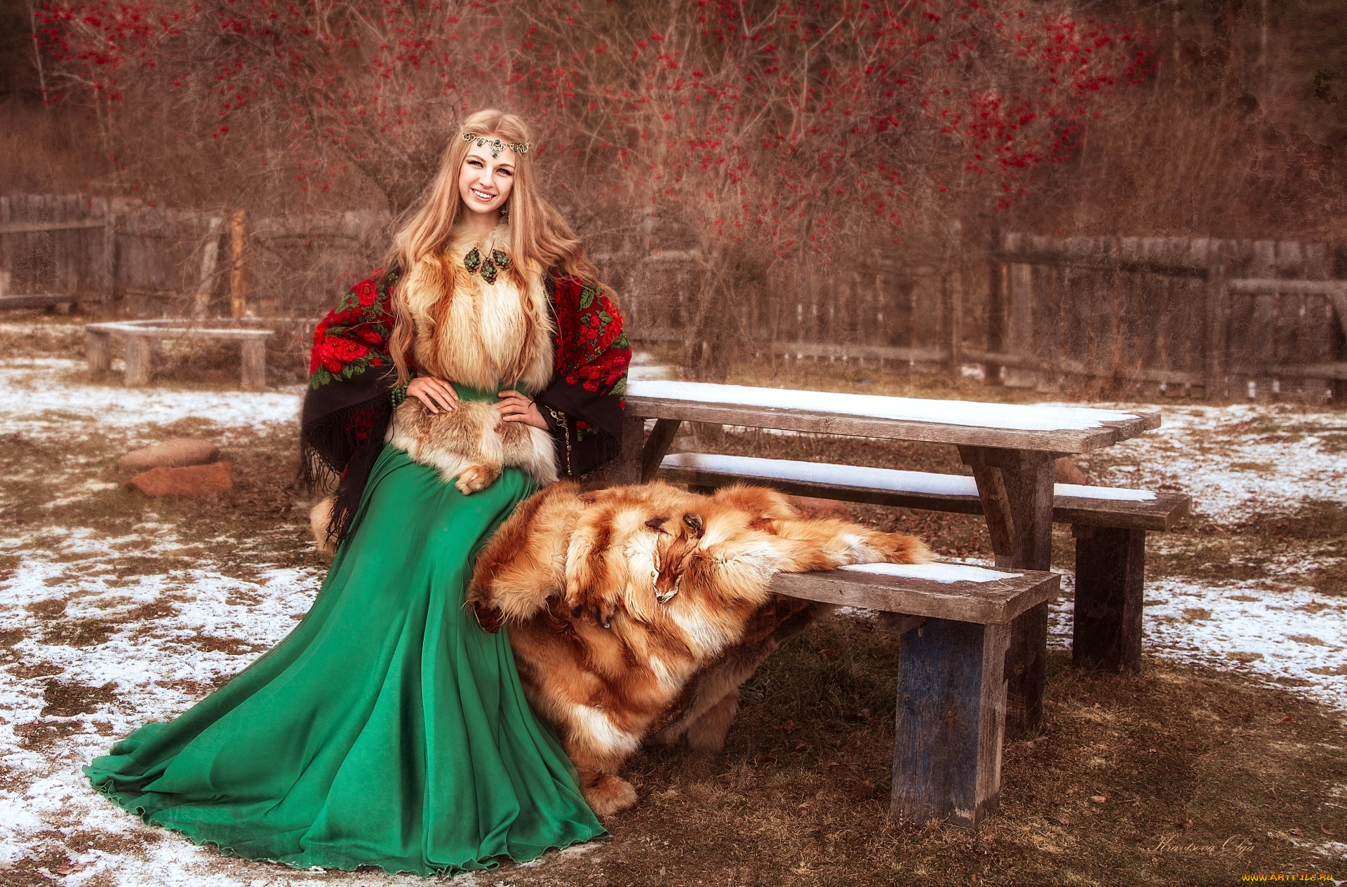 девушки, -unsort, , креатив, стол, волосы, деревня, платок, улыбка, украшения, мех, блондинка, девушка, юбка, жилетка, лиса