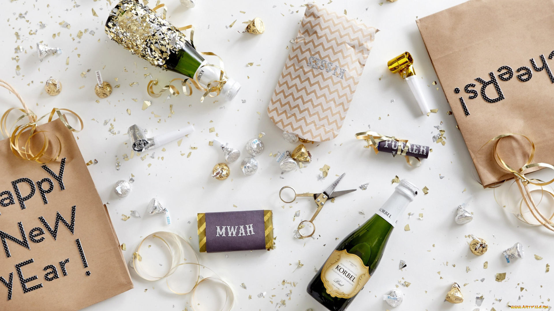 праздничные, угощения, пакеты, шампанское, конфеты, надписи