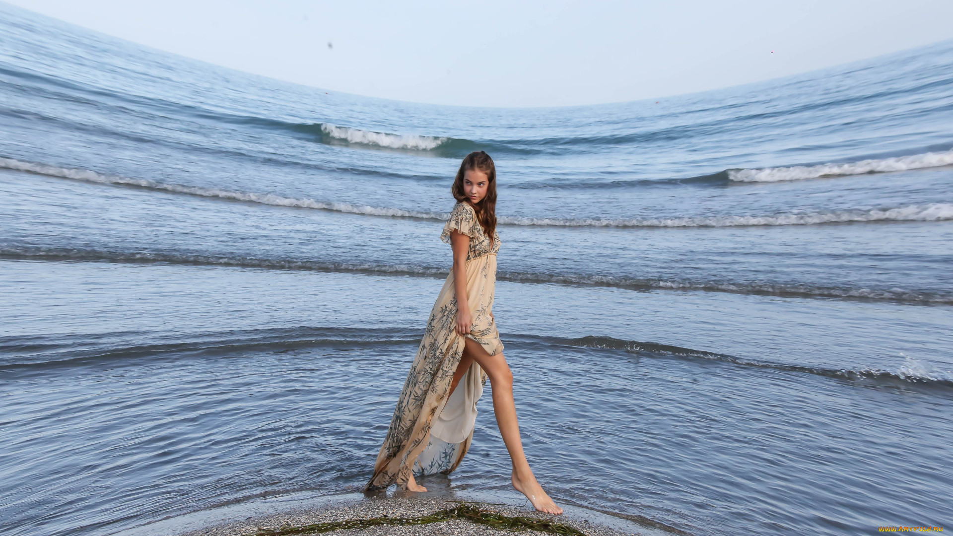 девушки, barbara, palvin, модель, платье, море, ноги, берег