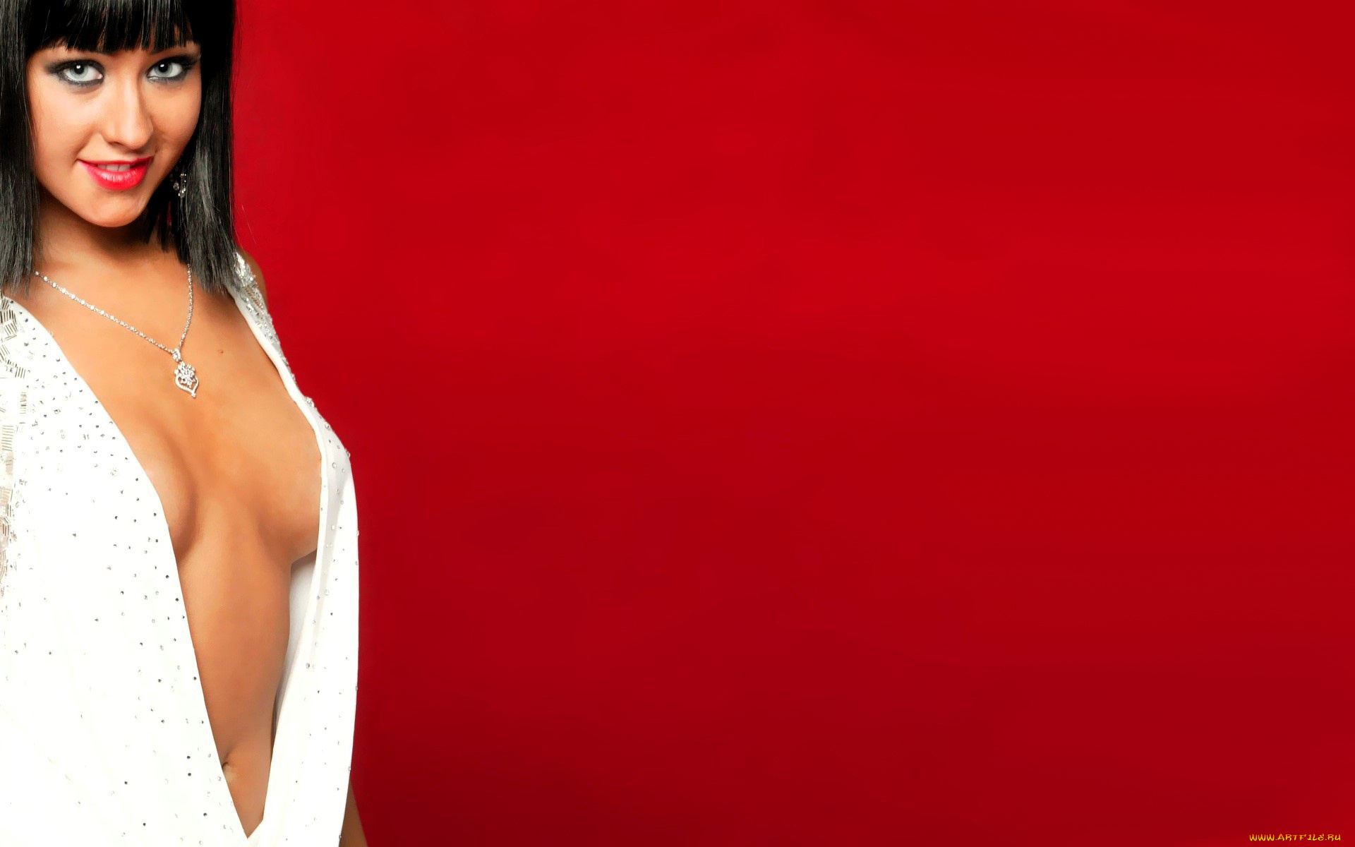 музыка, christina, aguilera, певица, брюнетка, кулон, наряд, декольте