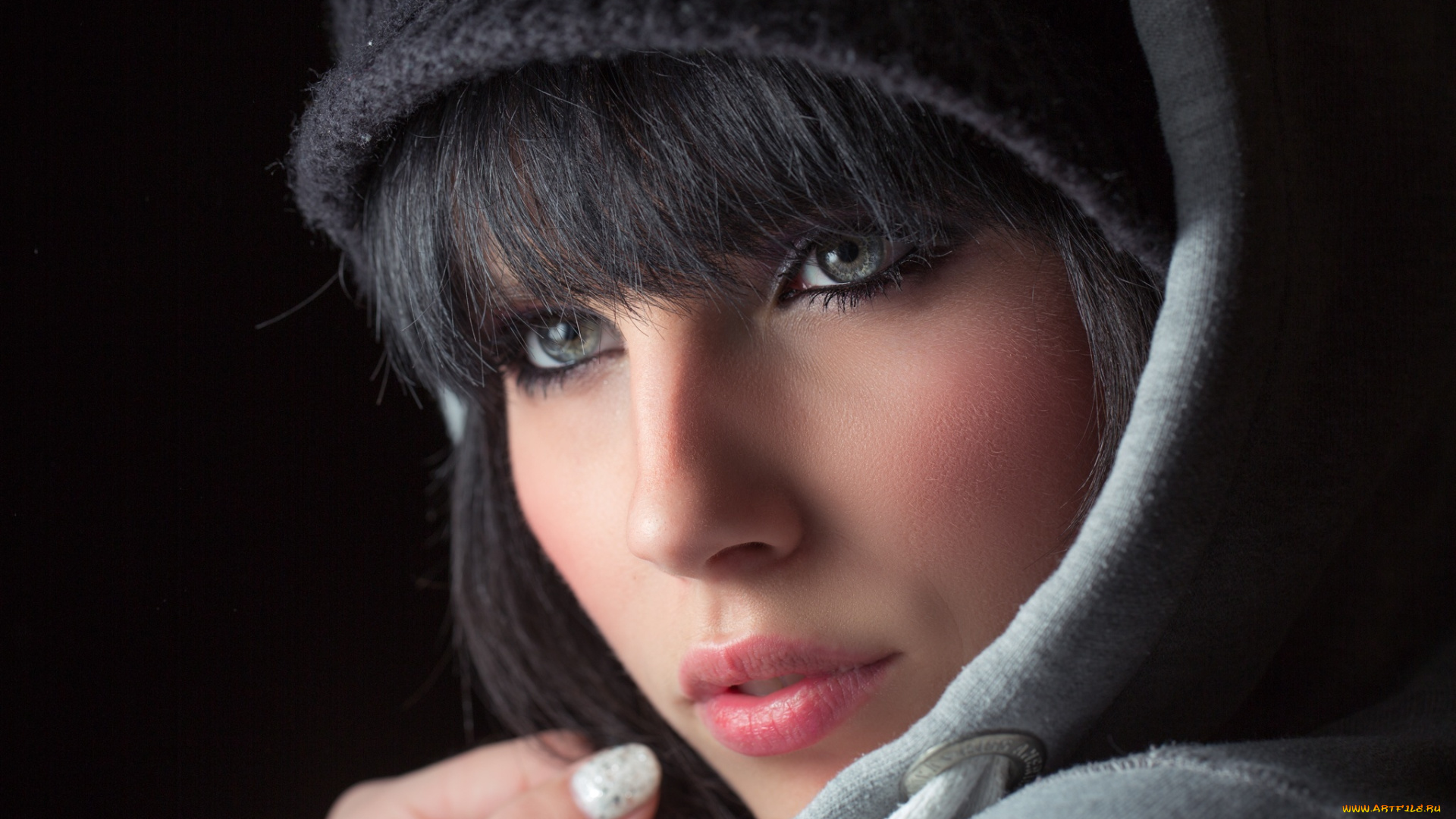 девушки, -unsort, , лица, , портреты, рука, челка, губы, взгляд, макияж, лицо, девушка