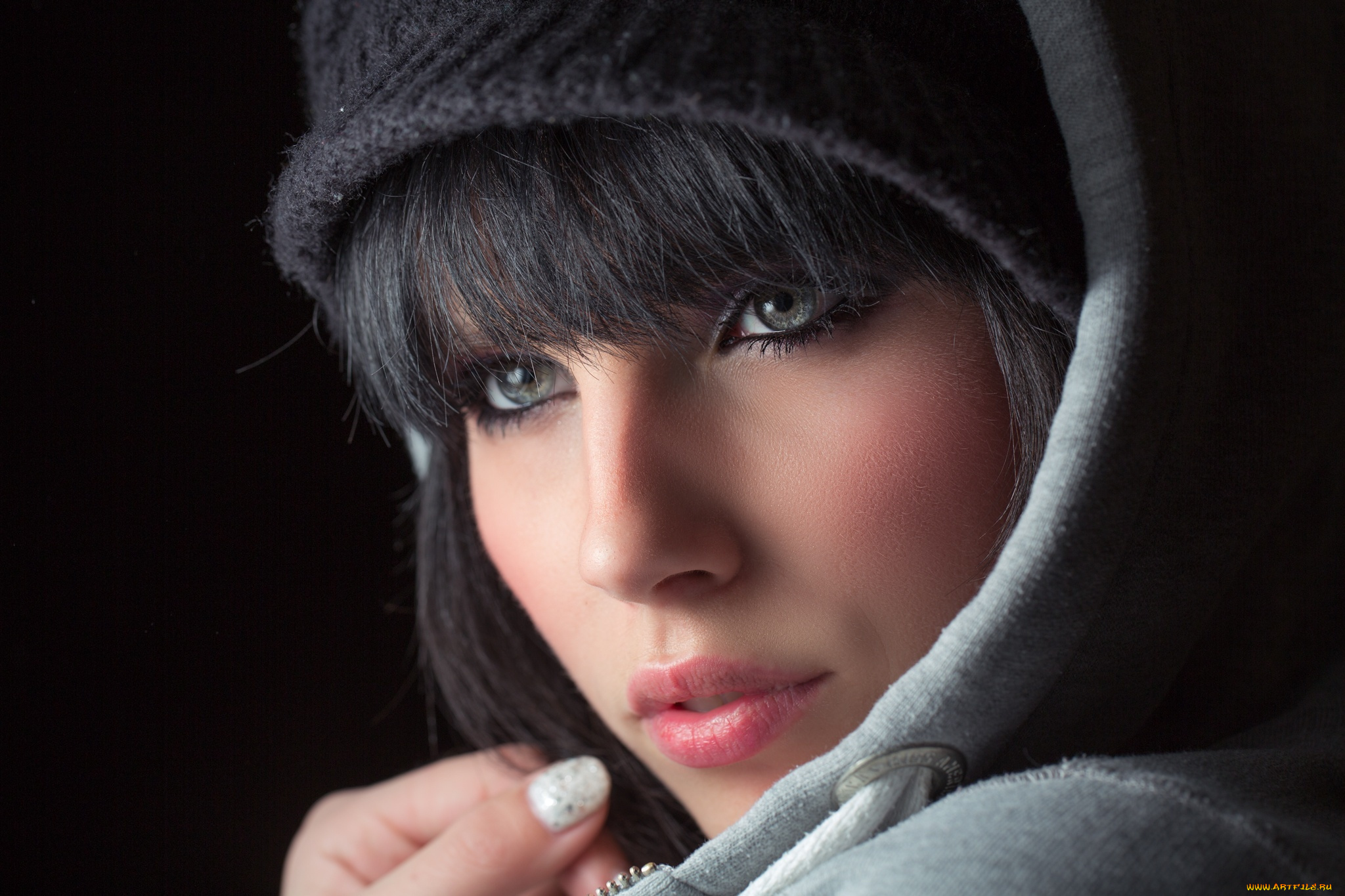 девушки, -unsort, , лица, , портреты, рука, челка, губы, взгляд, макияж, лицо, девушка