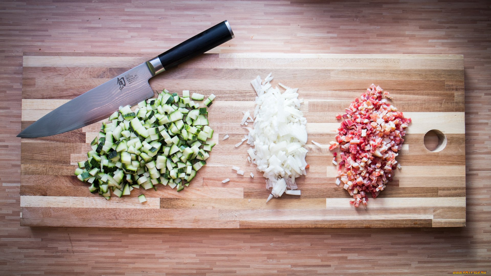 еда, разное, огурцы, мясо, лук