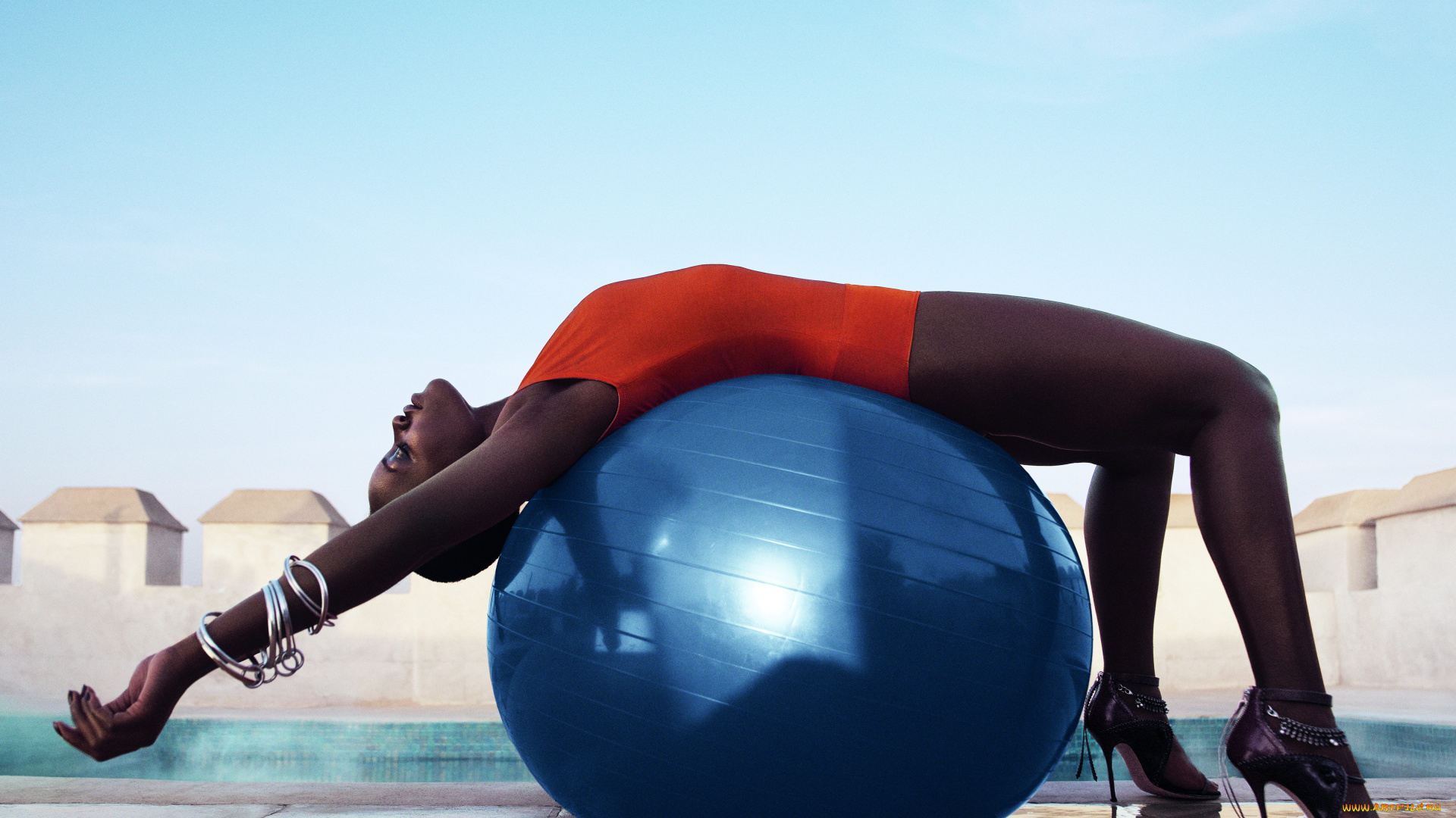 девушки, lupita, nyong`o, мяч, для, фитнеса, массажный, фитбол, лупита, нионго, актриса, театр, кино, знаменитость