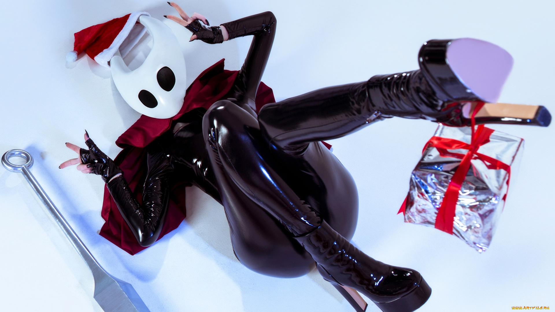 девушки, momo, образ, косплей, наряд, костюм, шапка, маска, плащ, каблуки, подарок, меч