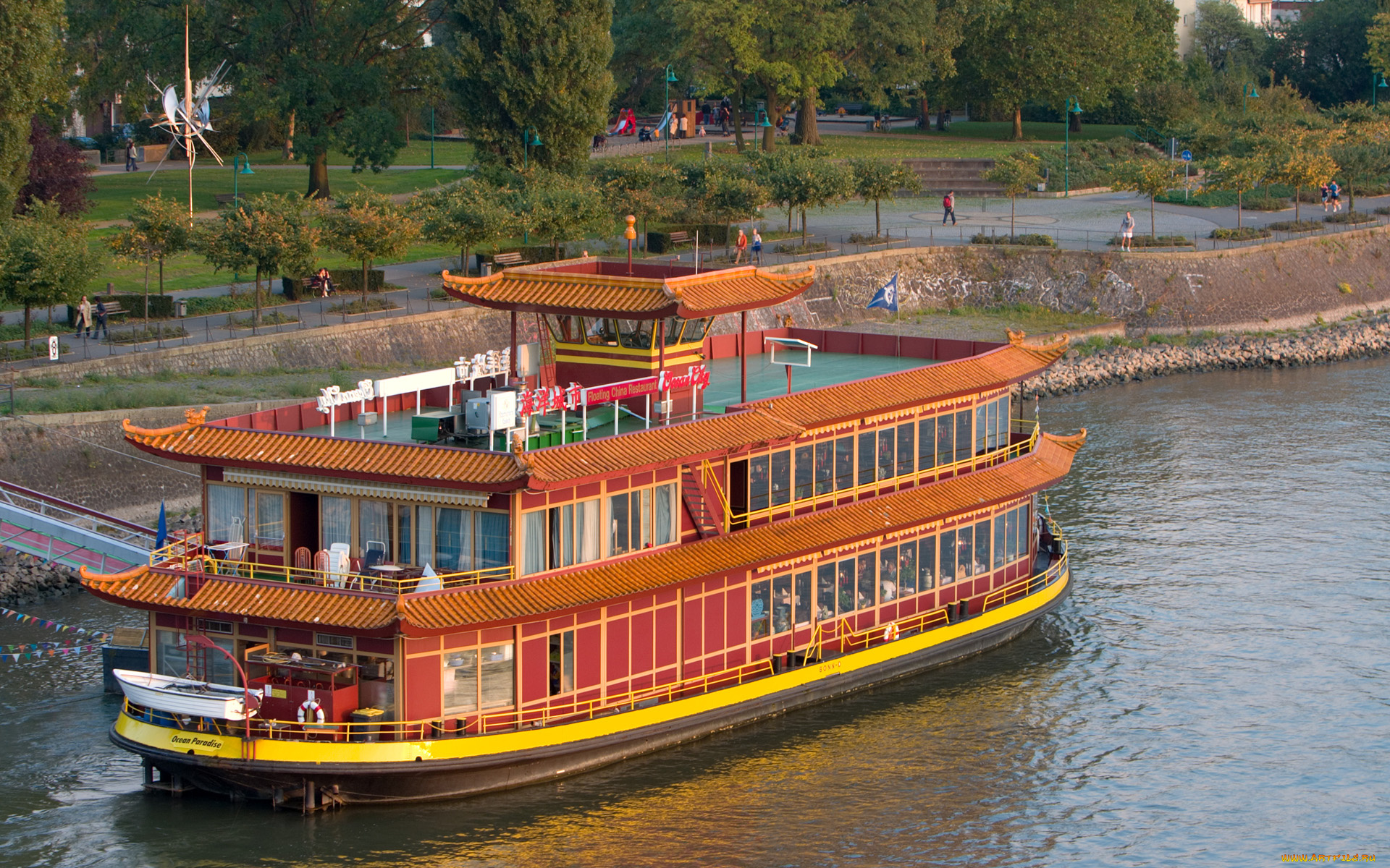 корабли, теплоходы