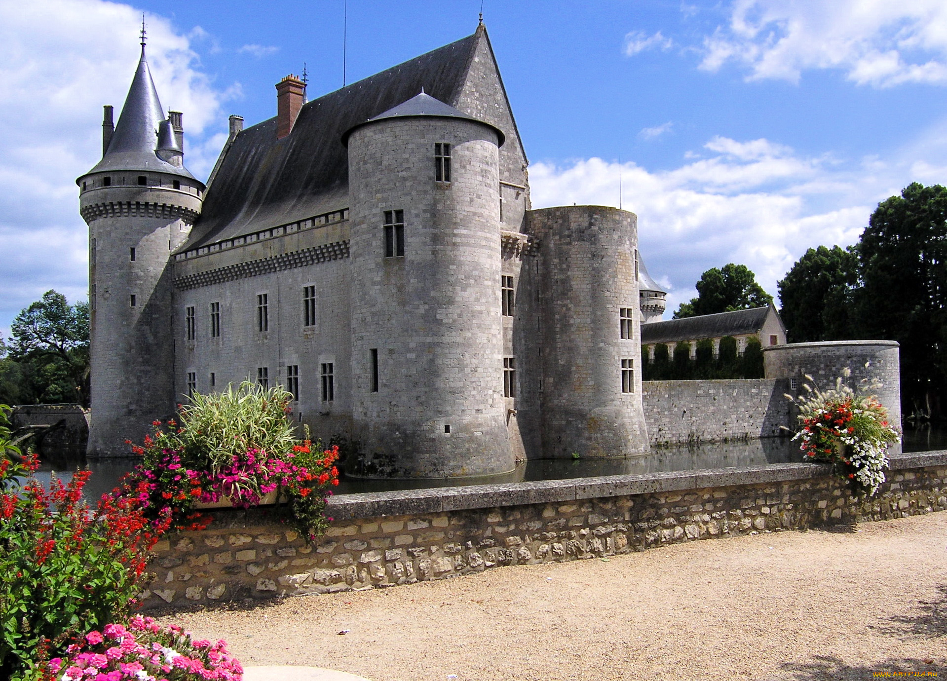 castle, sully, sur, loire, france, города, замки, луары, франция, башни, цветники, вода