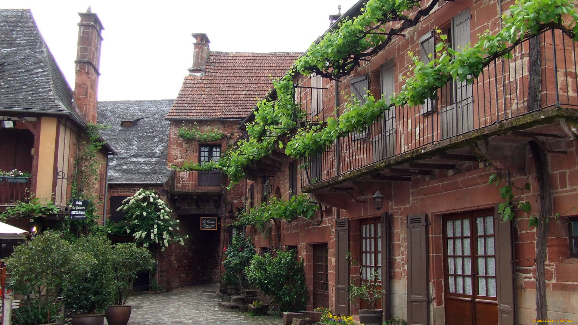 города, здания, дома, зелень, балконы, дворик