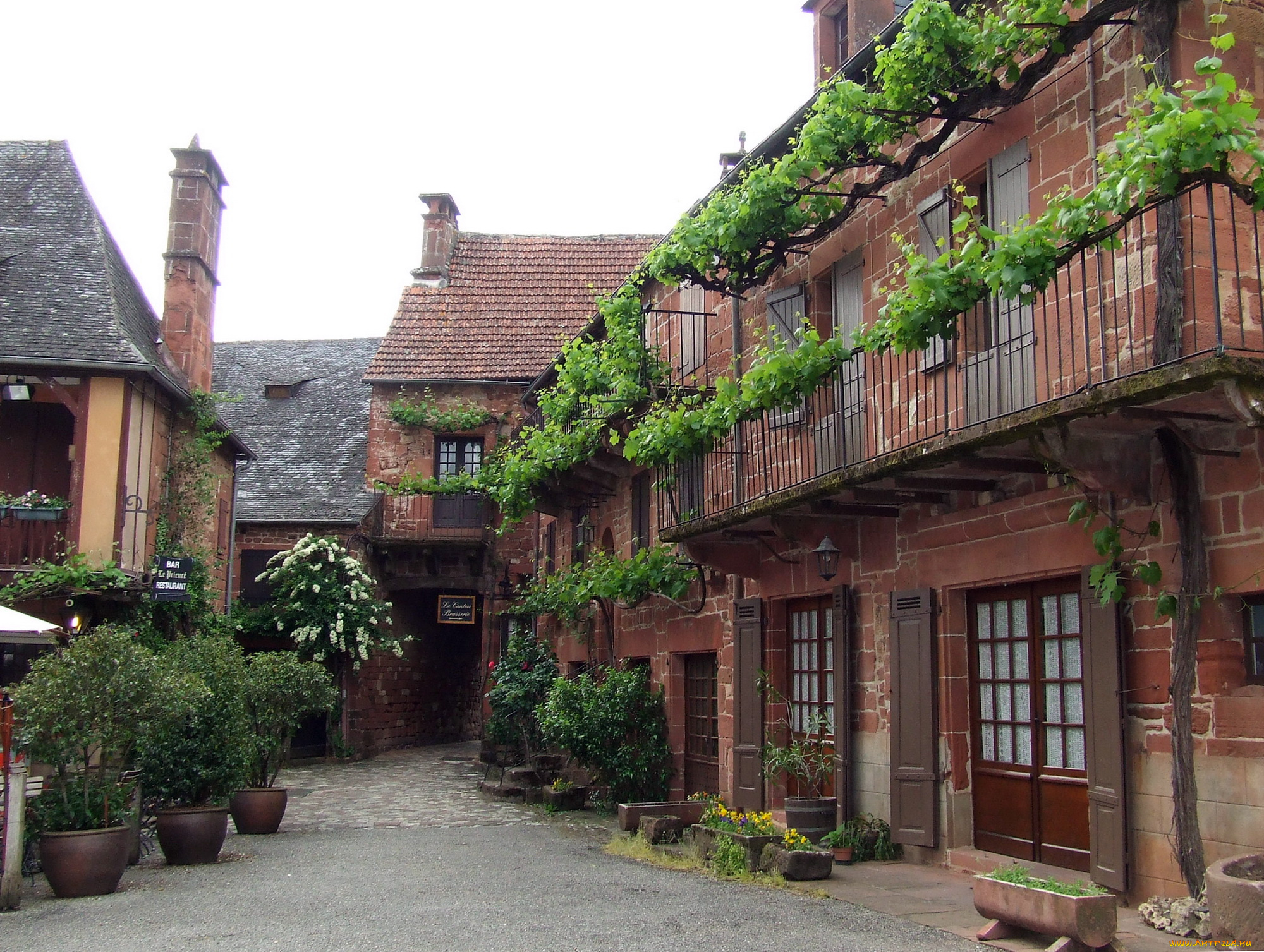 города, здания, дома, зелень, балконы, дворик