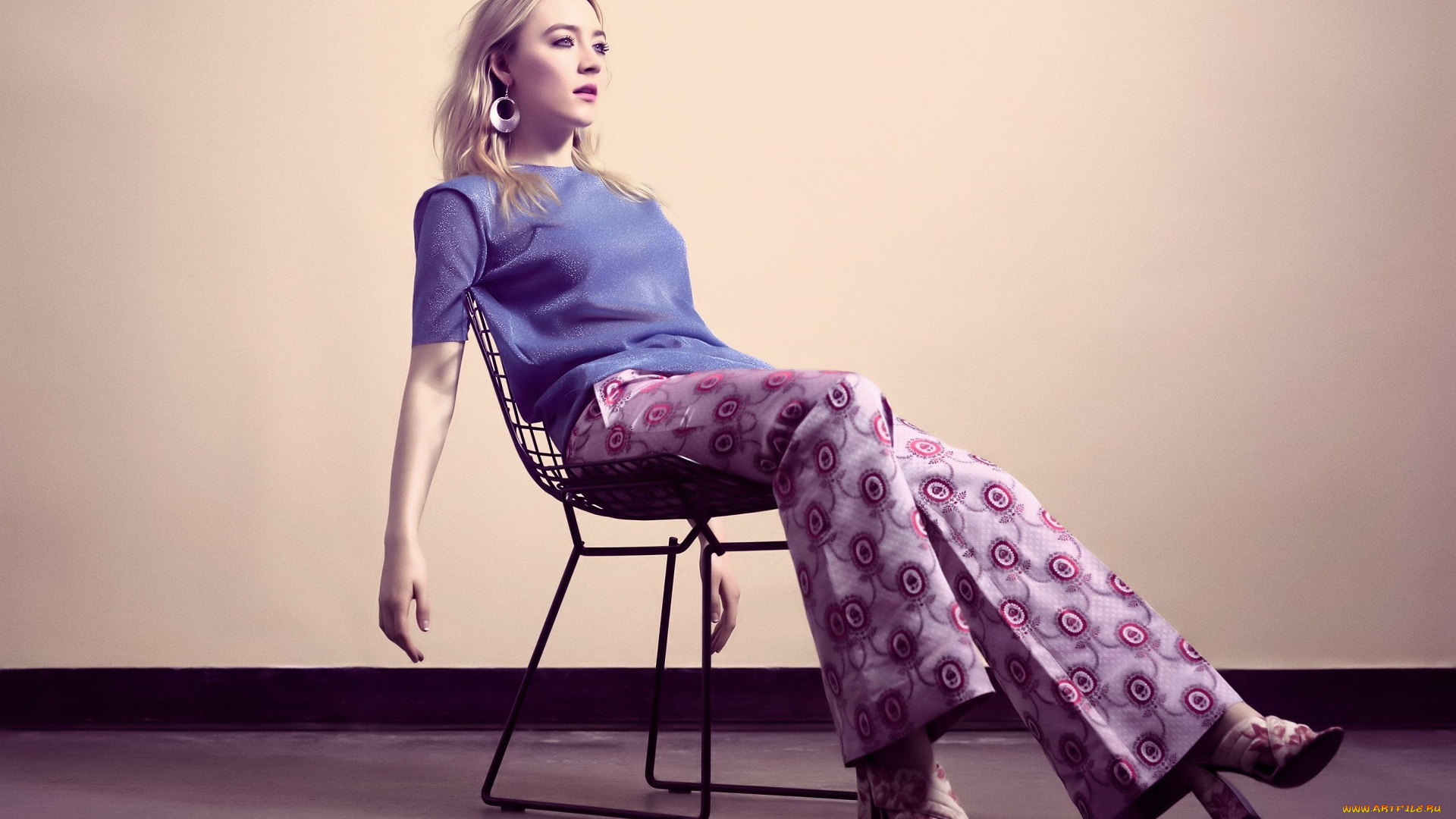 девушки, saoirse, ronan, блондинка, топ, брюки, стул