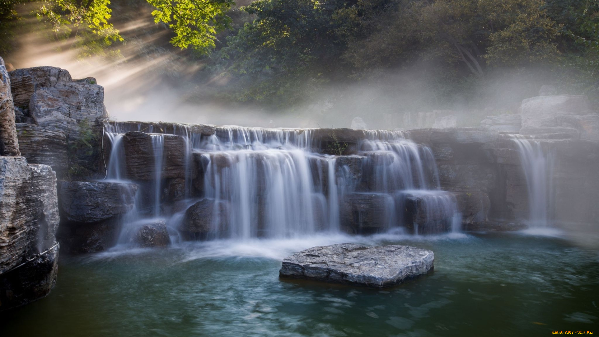 природа, водопады, лучи, свет, ветки, туман, камни, скалы, берег, водопад