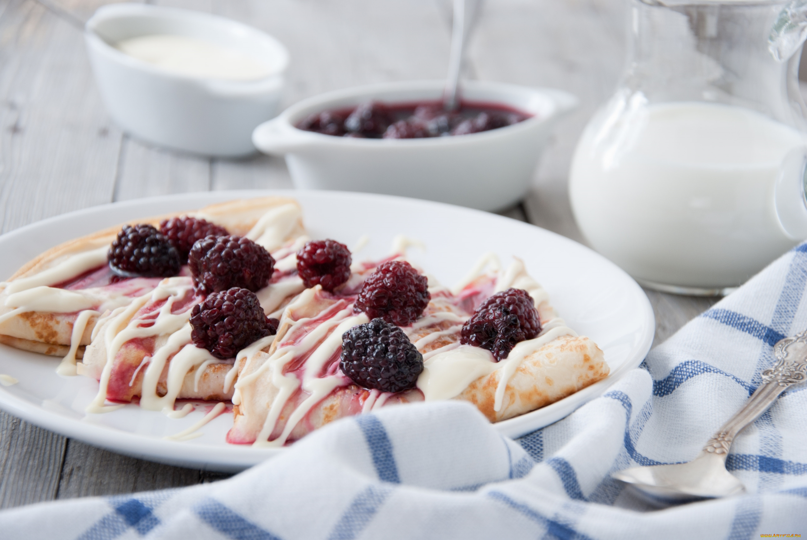 еда, блины, , оладьи, соус, ягоды