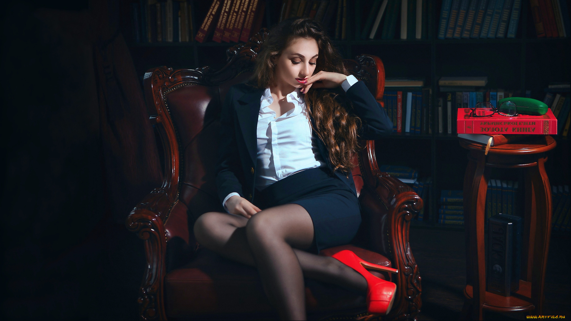 девушки, -unsort, , брюнетки, темноволосые, темный, фон, кресло, костюм, анастасия, андрийчук