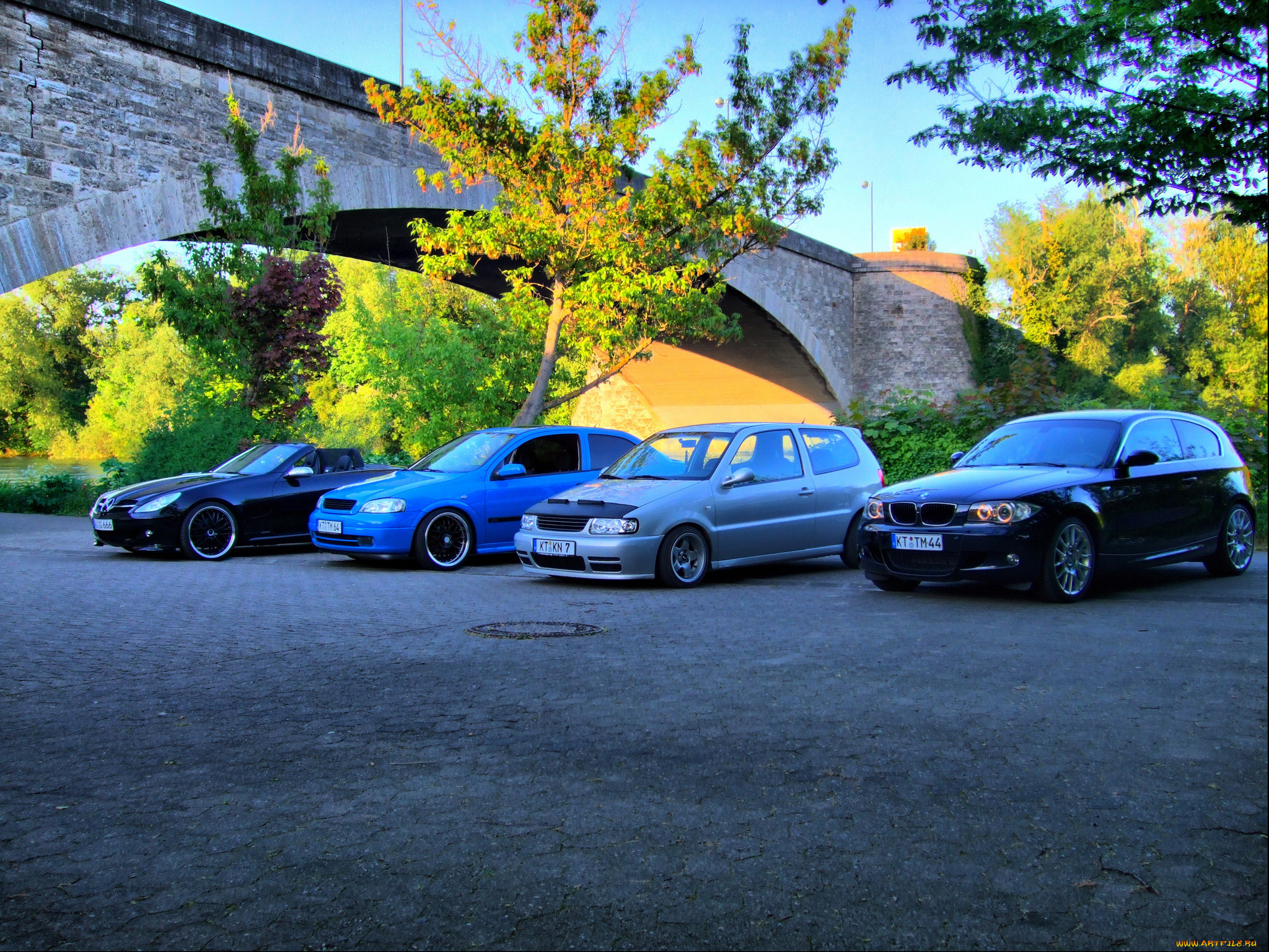 автомобили, разные, вместе