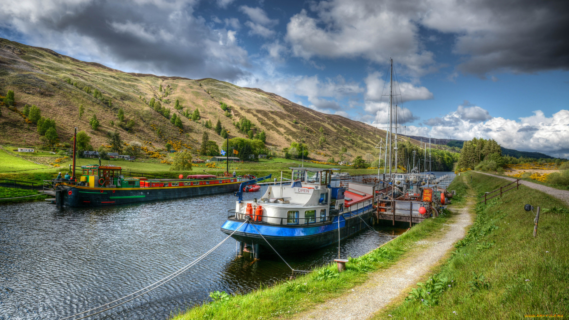 корабли, баржи, река