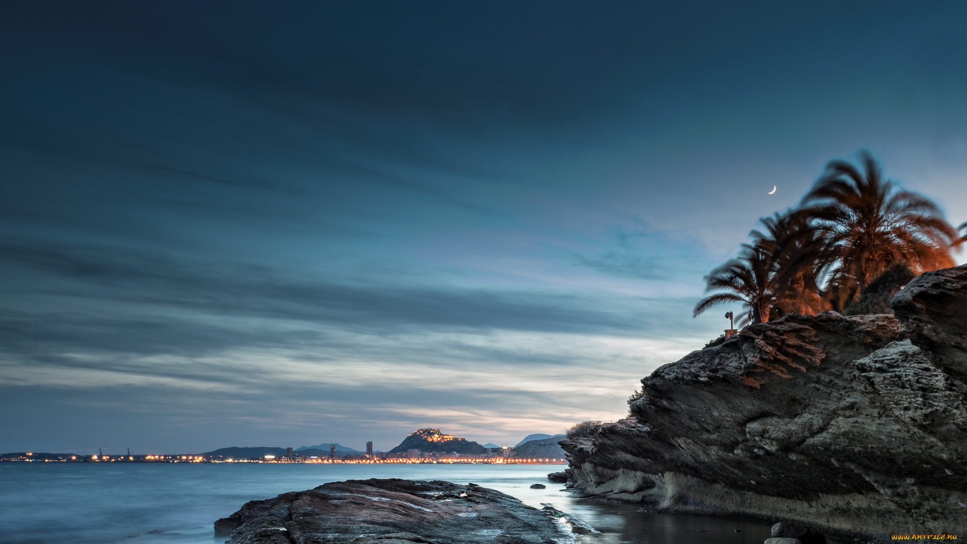 природа, побережье, море, камни, пляж, пальмы, город